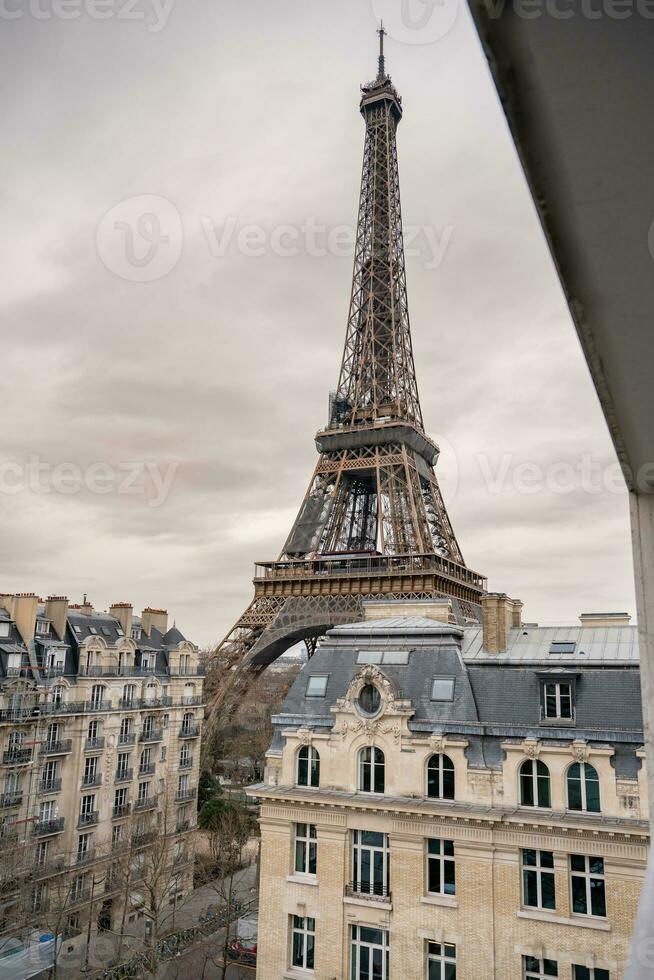 eiffel torre ver desde hotel habitación, París. foto