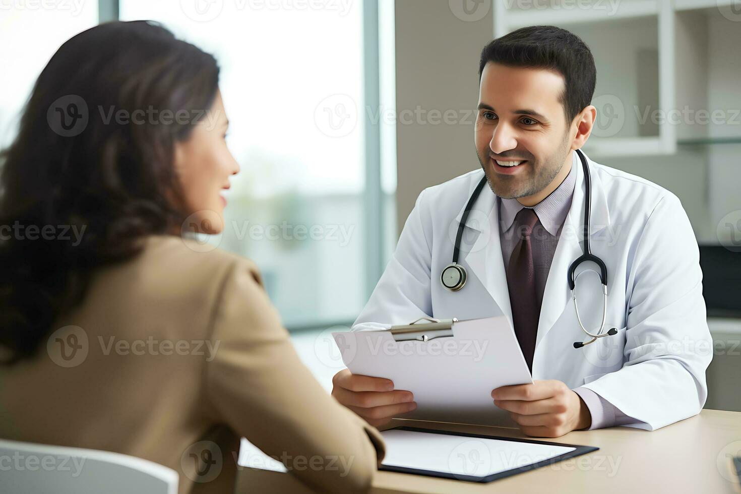ai generativo. un médico comunica con un paciente en su oficina mientras sentado a su escritorio. horizontal foto