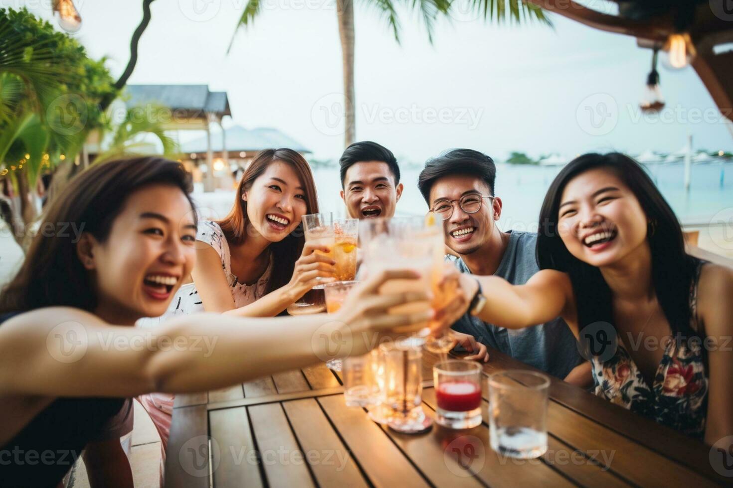 grupo de contento amigos disfrutando cócteles a playa fiesta viaje y verano vacaciones concepto, ai generativo foto