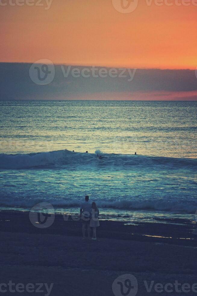 pintoresco Oceano paisaje con el ajuste Dom en un tropical país durante verano Días festivos foto