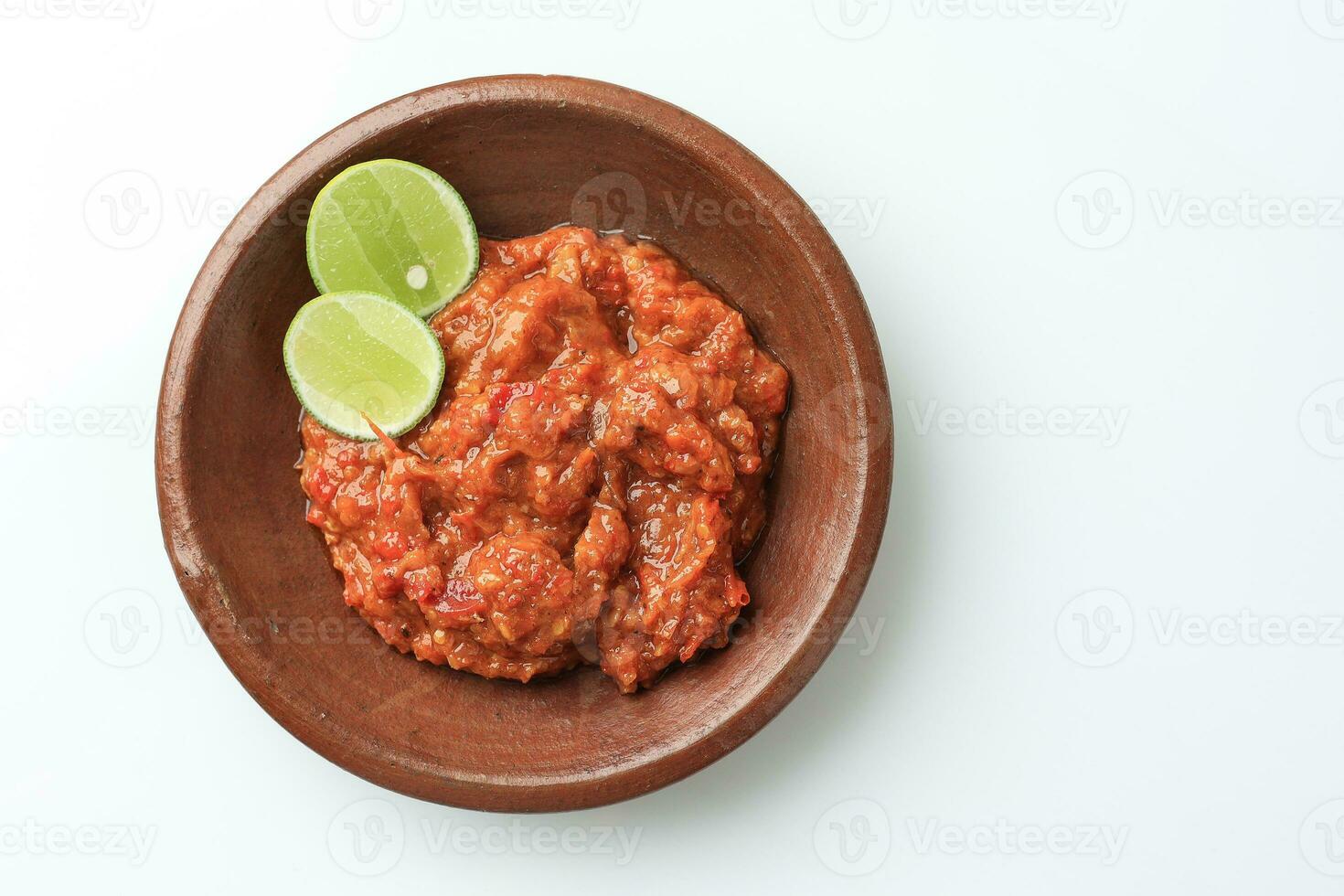 Sambel terasi, picante tomate salsa para indonesio lado plato menú. foto