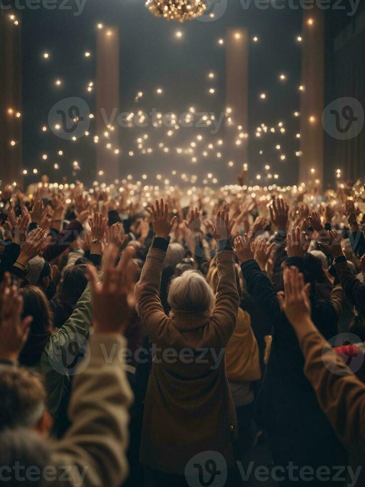 internacional día de paz, diciembre 21 allí fueron 2 un montón de personas levantamiento su manos y allí estaba un grande paz símbolo, ai generado. foto