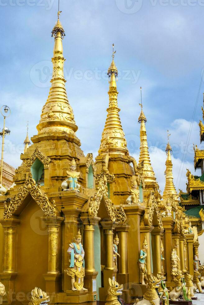 exterior de el shwedagon pagoda un dorado pagoda en Yangón, rangoón, myanmar, Asia foto