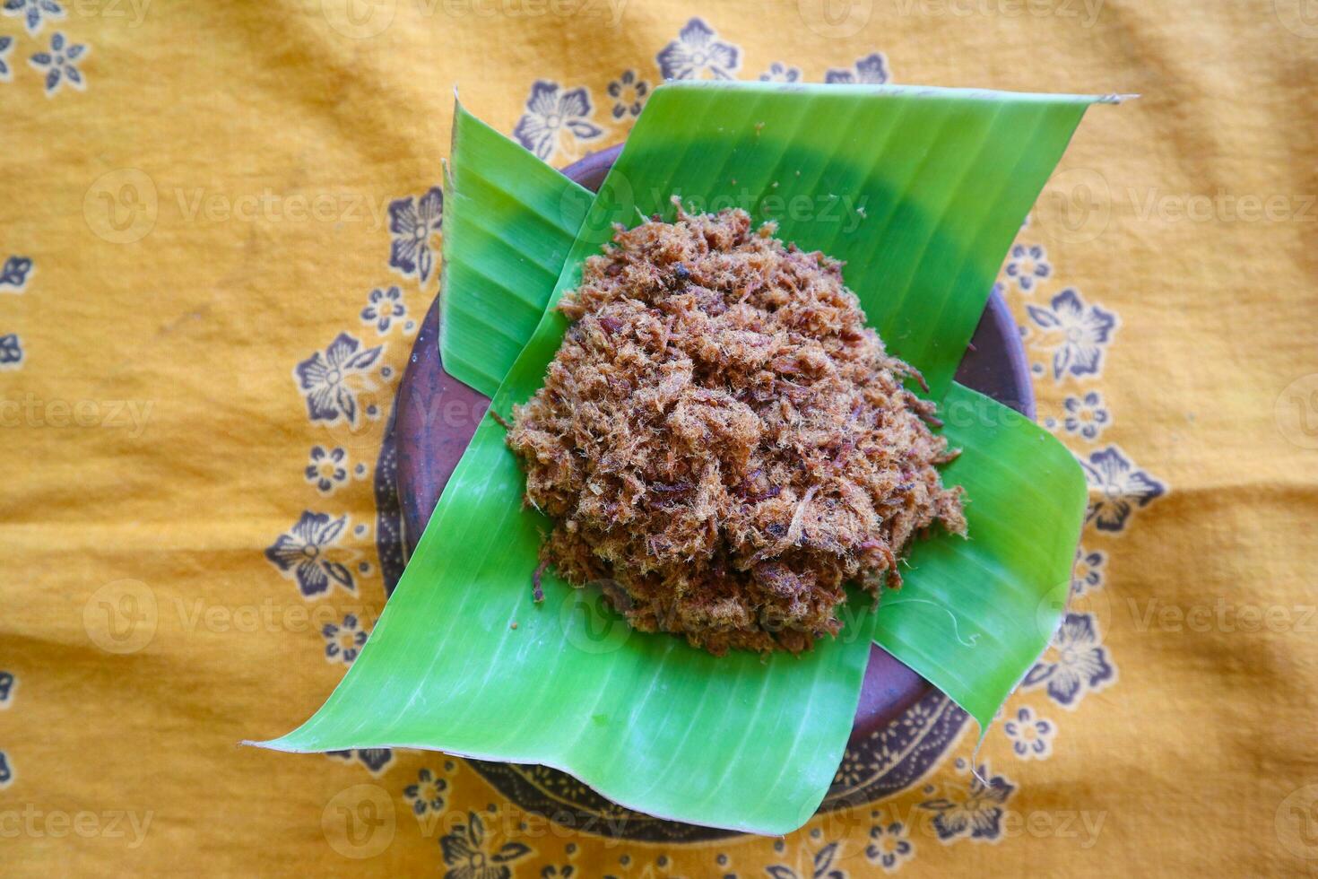 sobre hecho de carne, picado carne platos hecho con marrón azúcar y seco, Preservado alimentos indonesio asiático comida foto