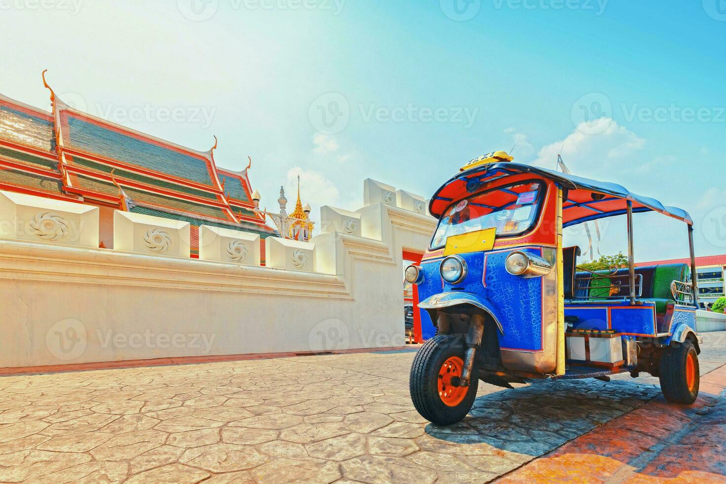 azul tuk tuk, tailandés tradicional Taxi en Bangkok tailandia foto
