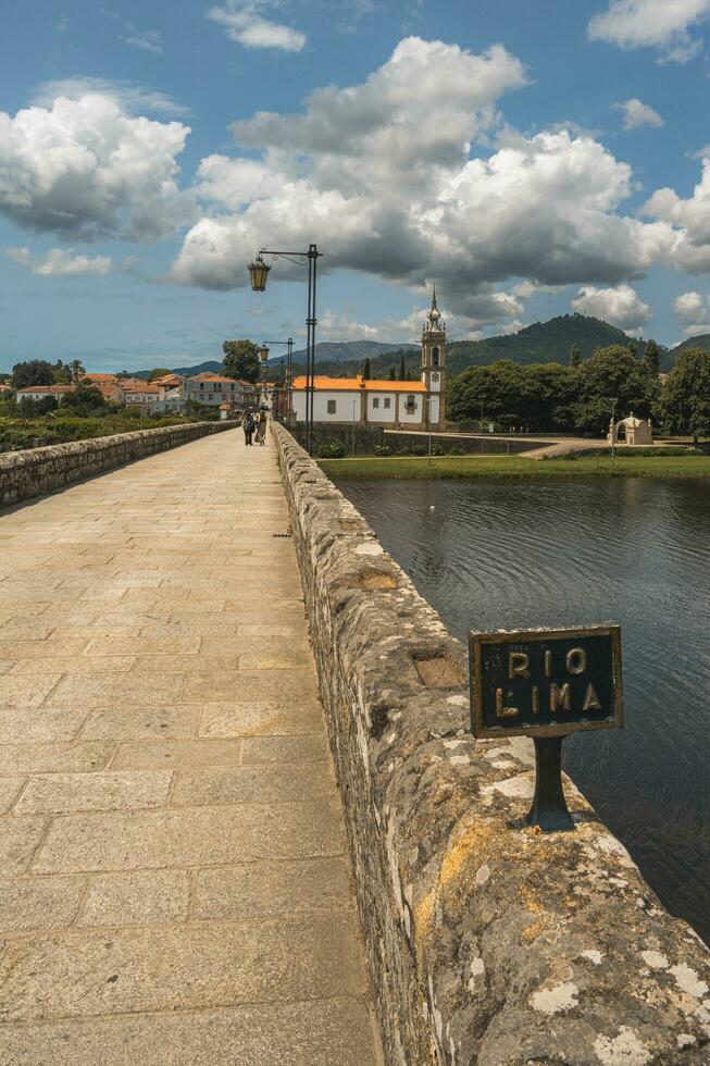 estatua y monumento para mayor Juan howard, cerca a el Pegaso puente. Normandía Francia. agosto 15 2023. foto