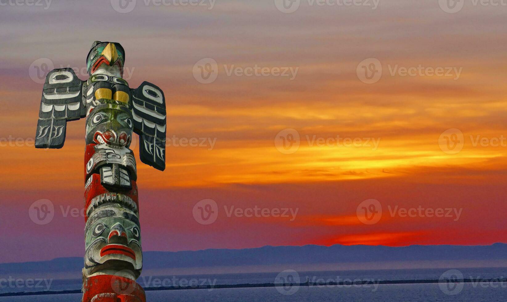 Thunderbird totem pole photo