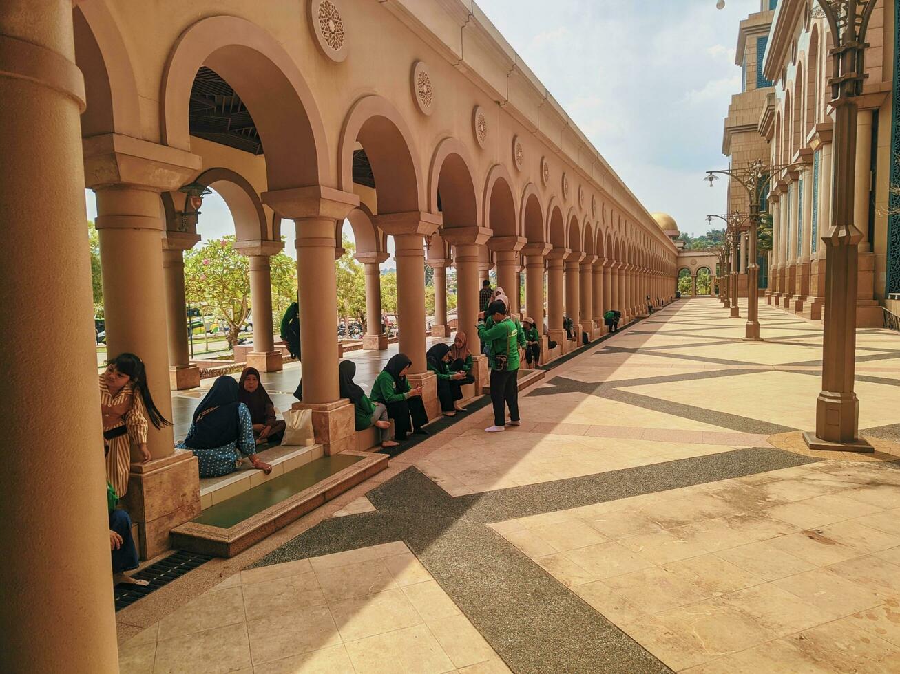 Samarinda Kalimantan Timur, Indonesia 17 october 2023. several people were visiting the largest mosque in the city of Samarinda, namely the Islamic Center photo