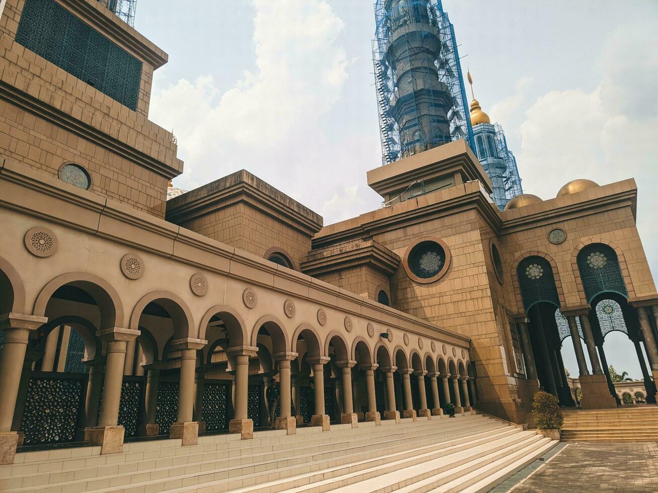 The Islamic Center, the largest mosque in the city of Samarinda, East Kalimantan, is suitable as a tourist attraction photo