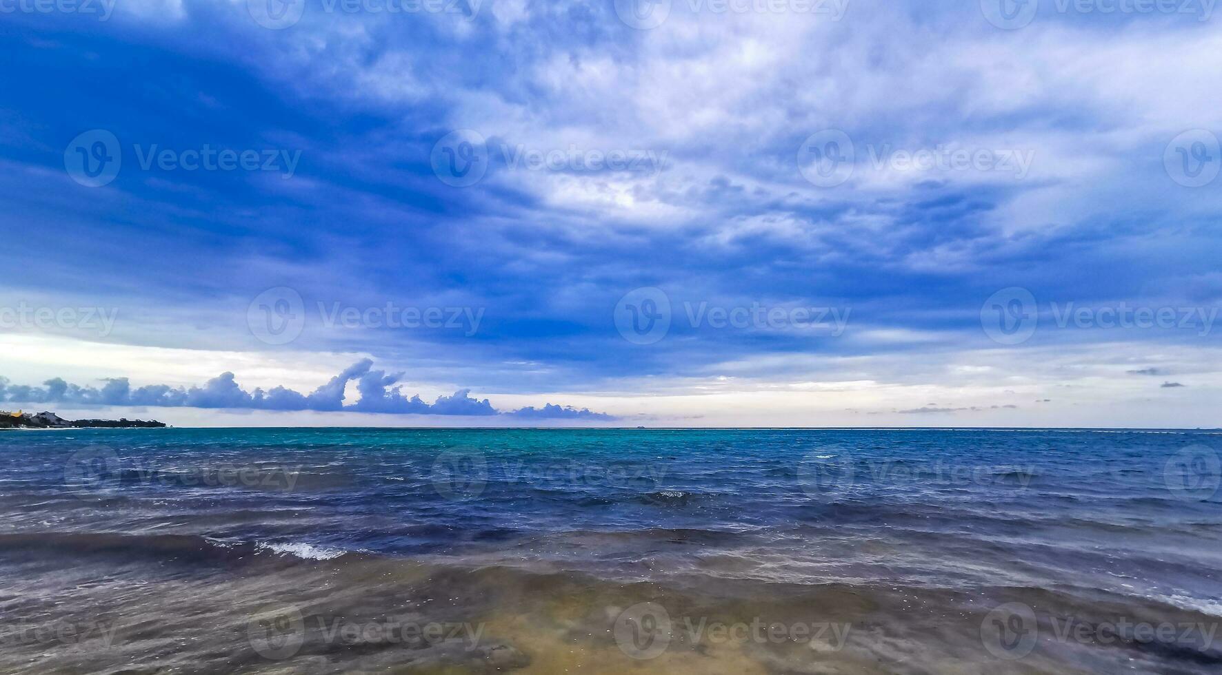 playa tropical mexicana agua turquesa clara playa del carmen mexico. foto