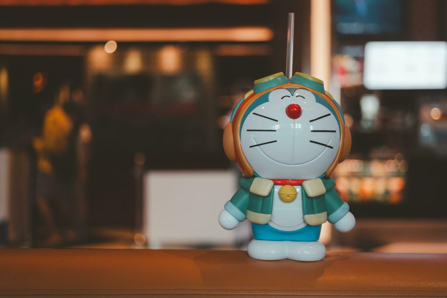 samut prakan, Tailandia - octubre 8, 2023 bebida taza doraemon a promover el película de doraemon el película 2023 nobita cielo utopía. desde sf cine ciudad. foto