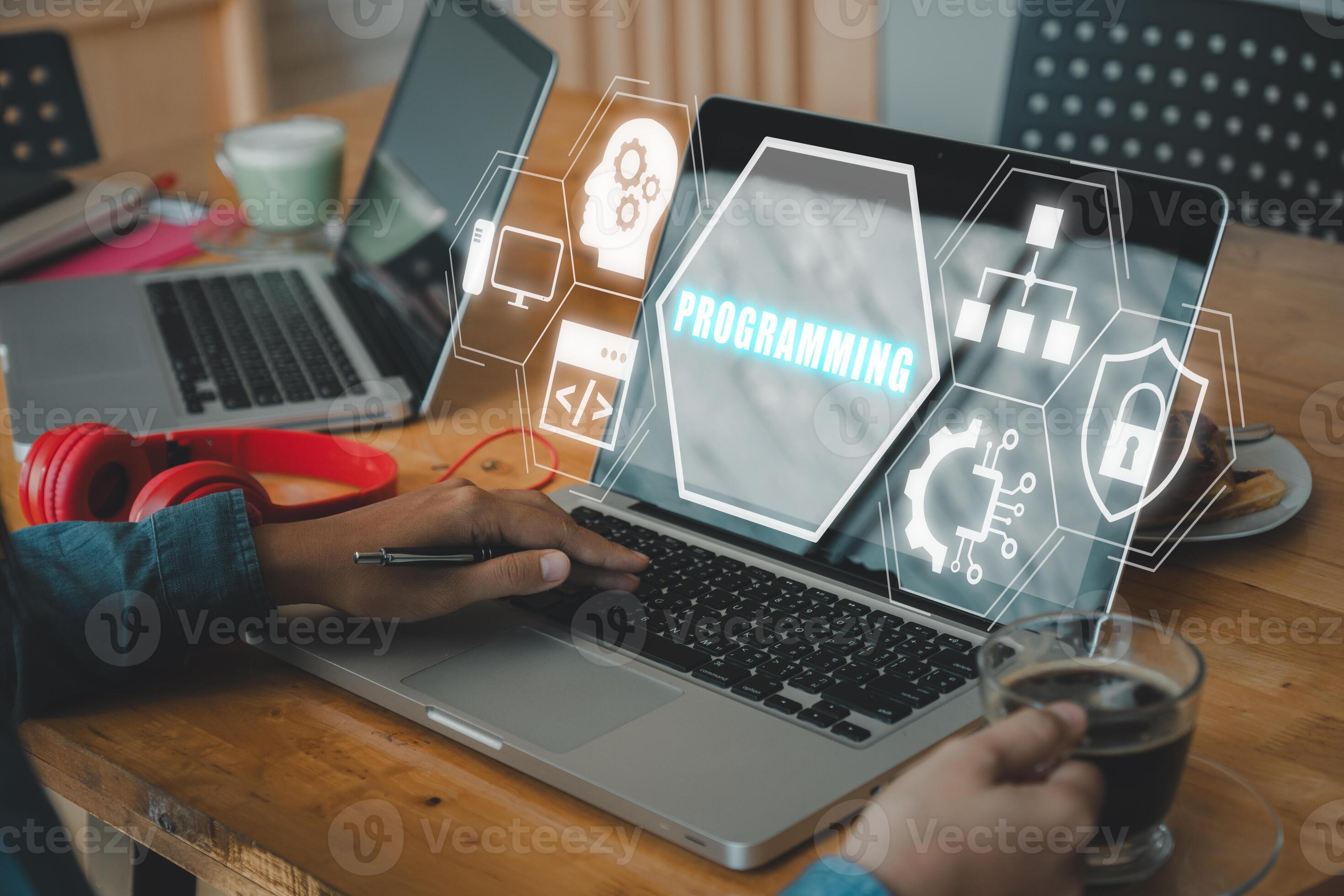 programación concepto, persona trabajando en ordenador portátil ...