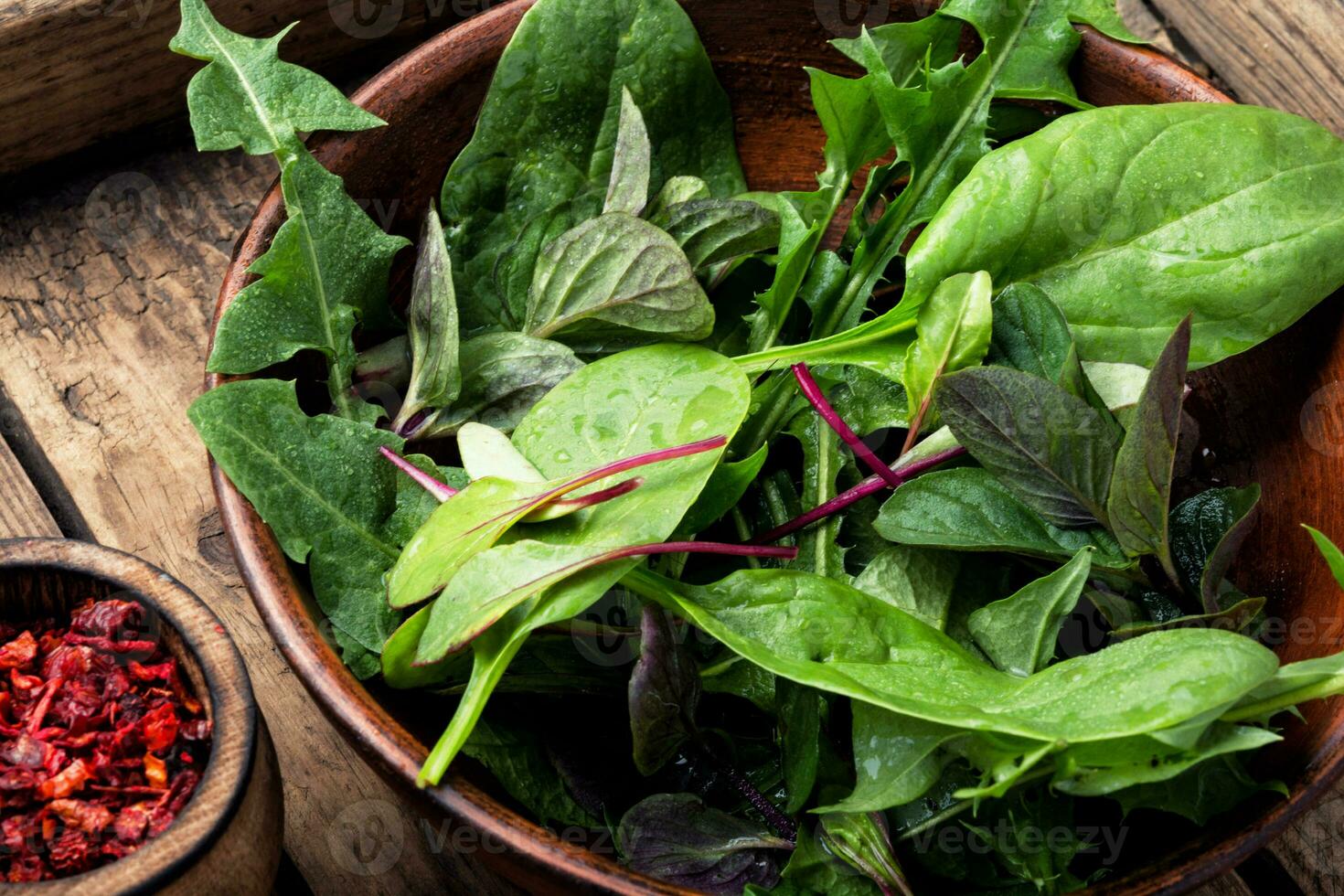 Mixed leaf salad photo