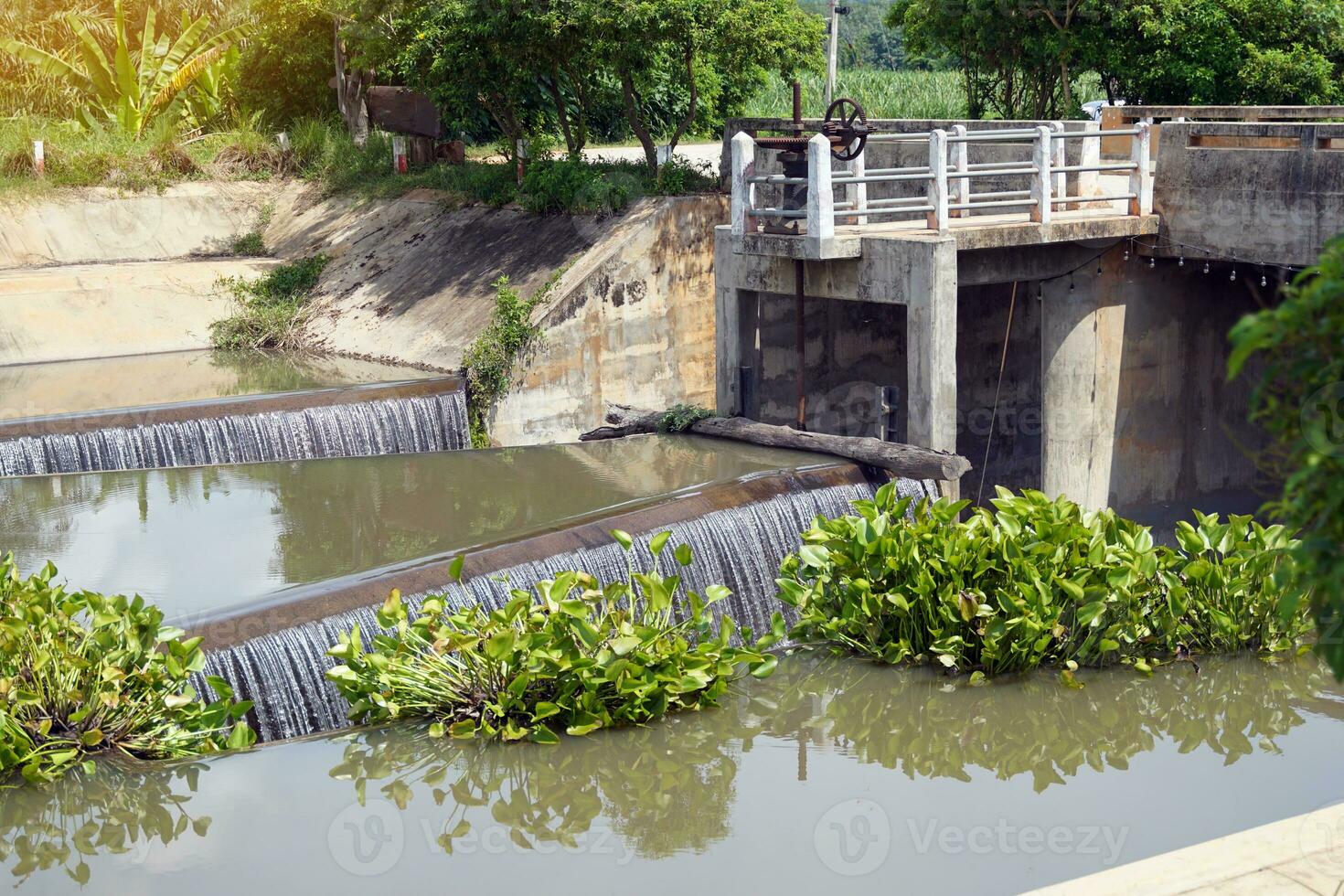 check Concrete dams, which are constructions that block the flow of water, can slow down the flow of water and keep sediment from flowing down and depositing in the river below. photo