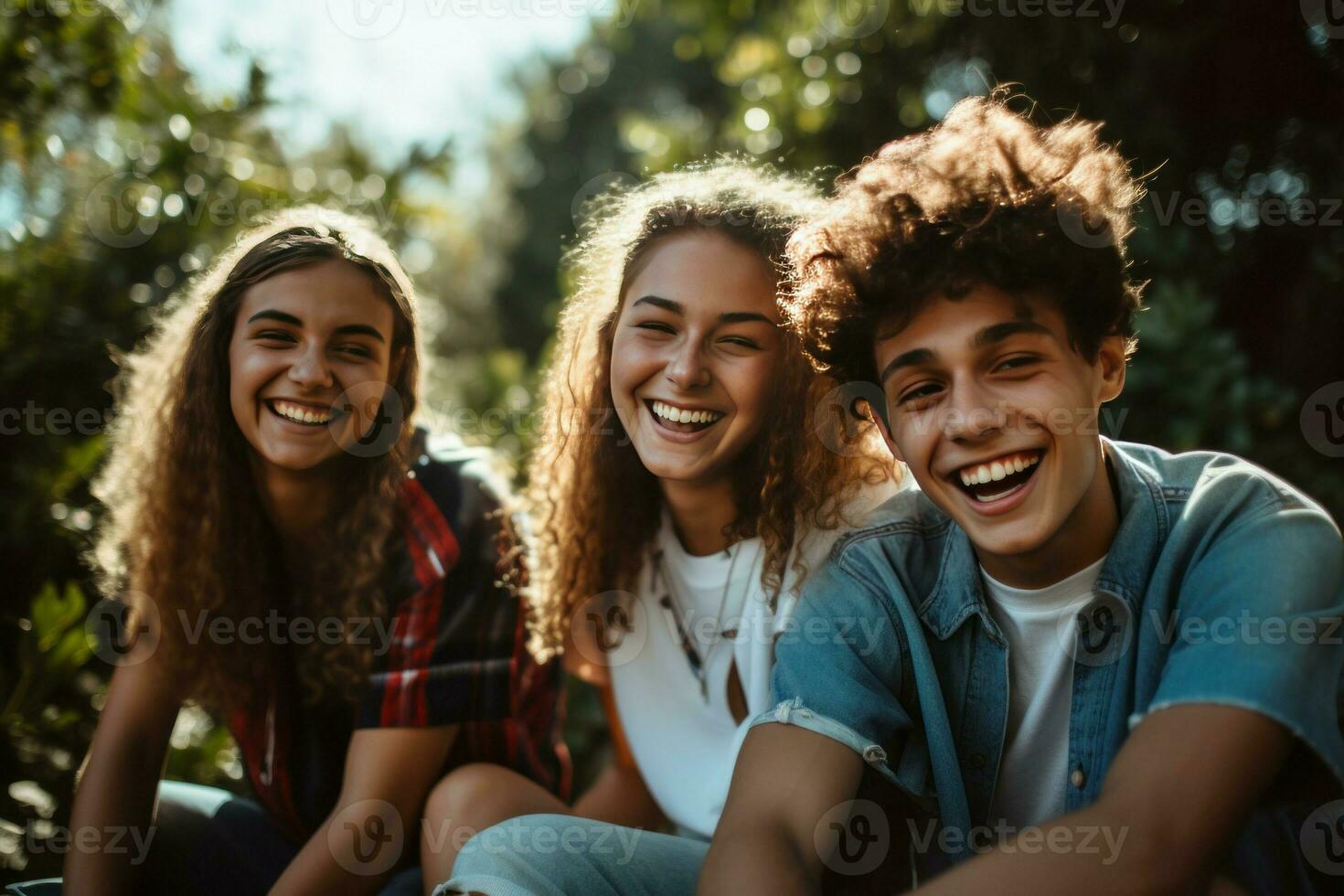 grupo alegre adolescentes al aire libre naturaleza. generar ai foto