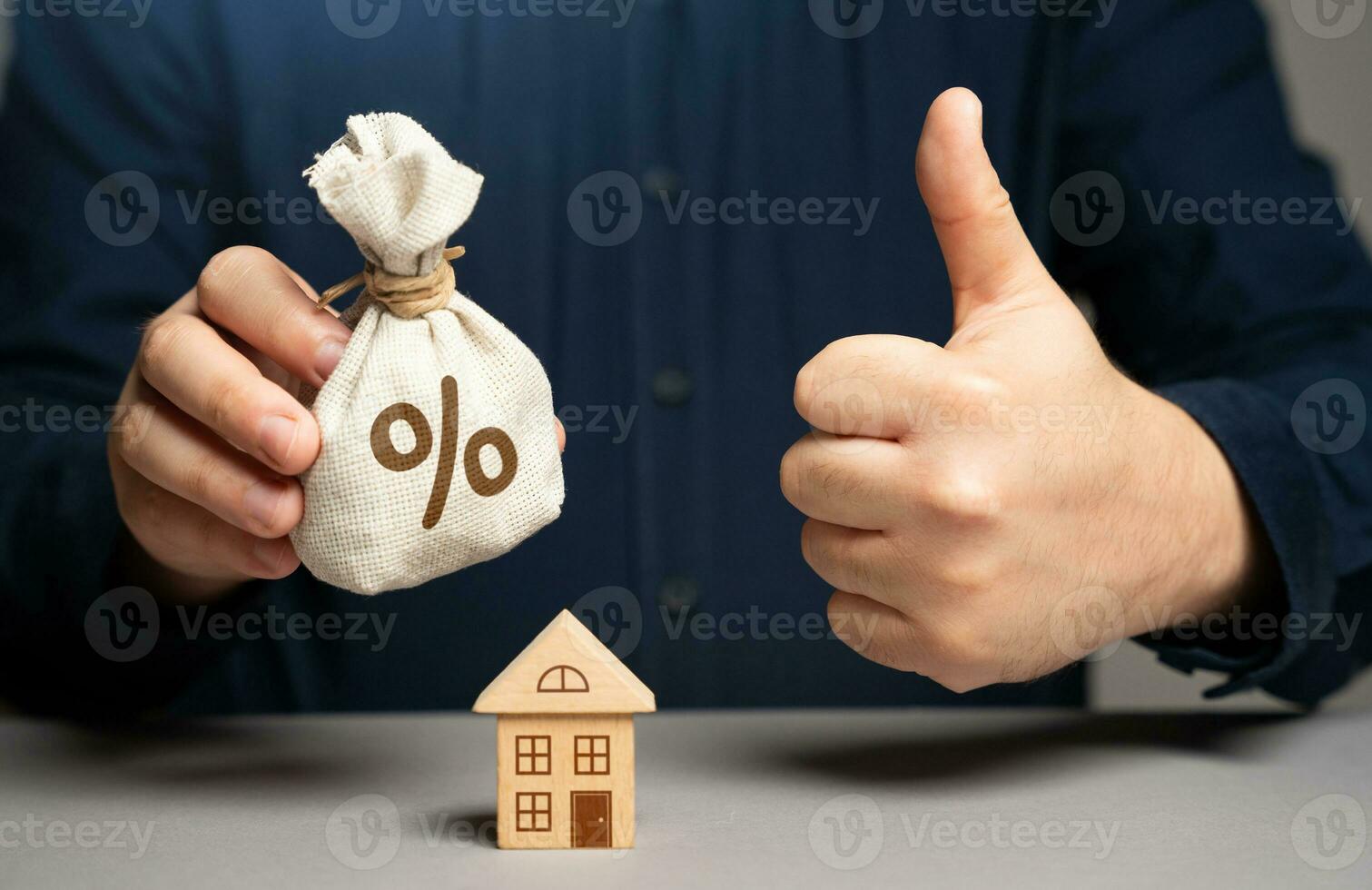 Approval of a mortgage for the purchase of housing. Property appraisal and purchase proposals. Will agree to sales or rental. Partial payment, first installment. Transfer mortgage photo
