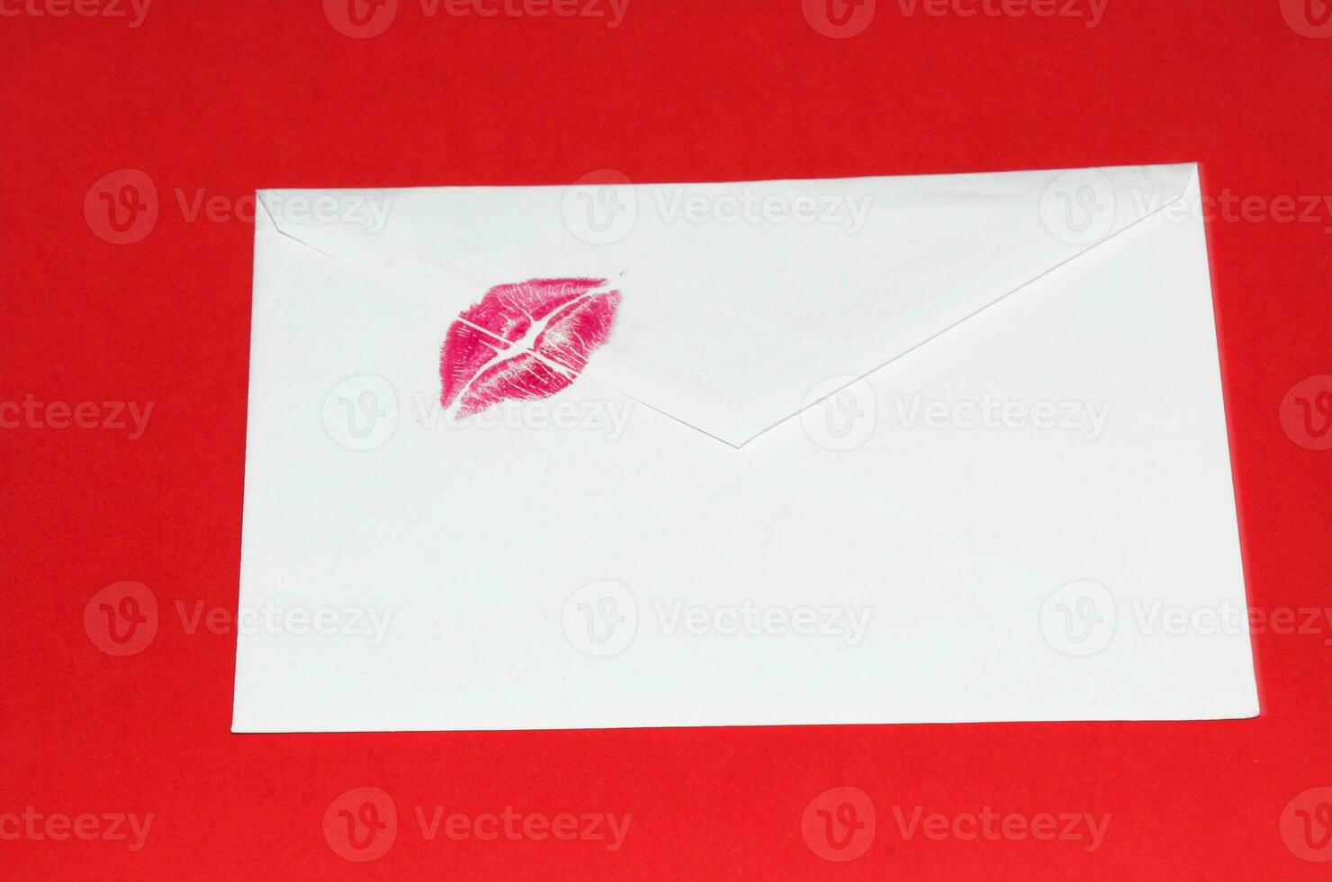 kiss white envelope photo