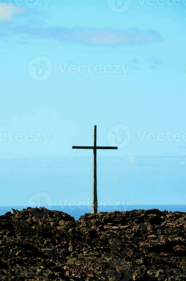 un cruzar en el rocas foto