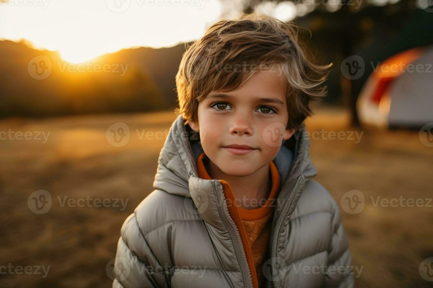 retrato de un linda chico mirando a cámara mientras cerca su tienda en naturaleza ai generado foto