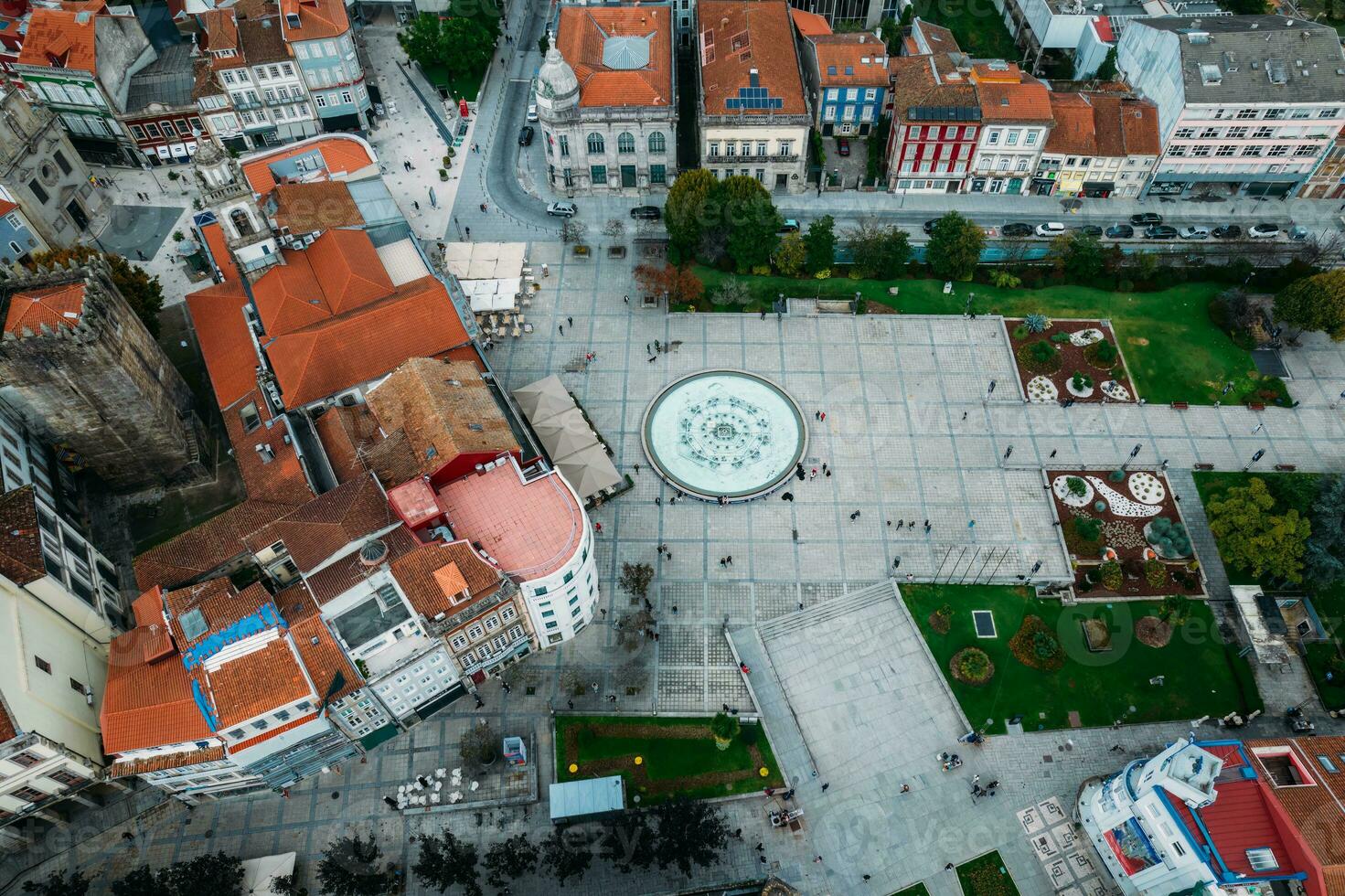 aéreo zumbido ver de histórico ciudad de braga en del Norte Portugal foto