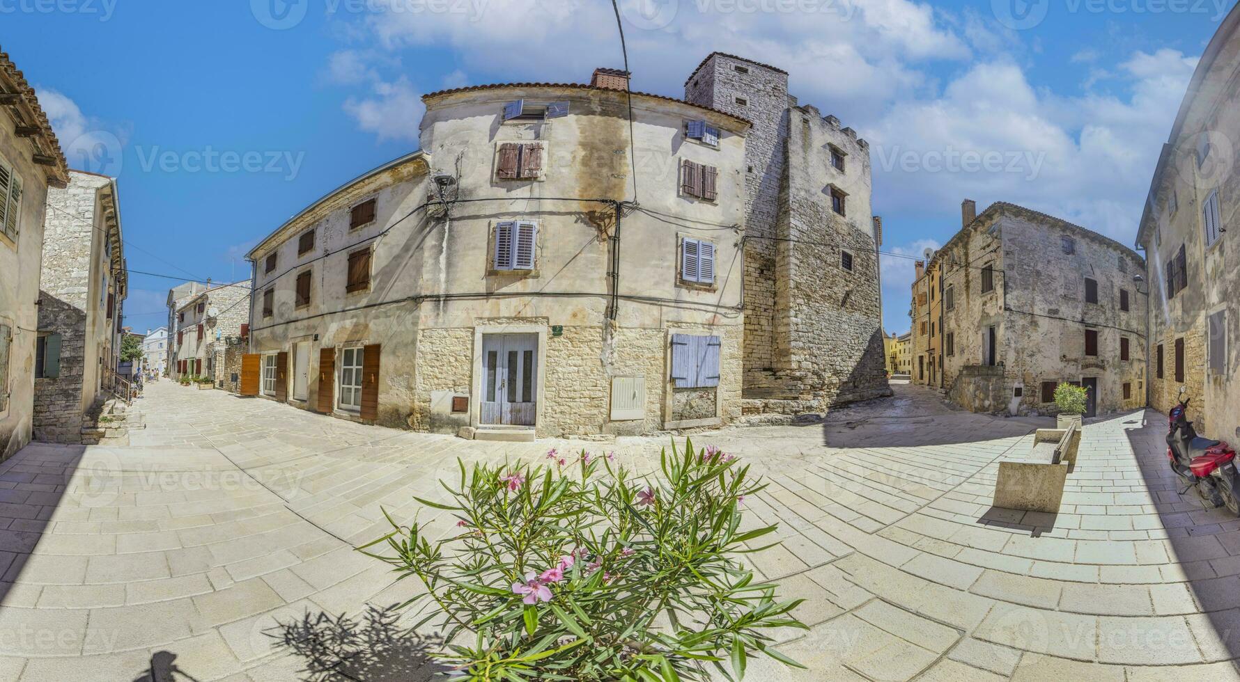 escena desde histórico medieval pueblo bala en croata península istria foto