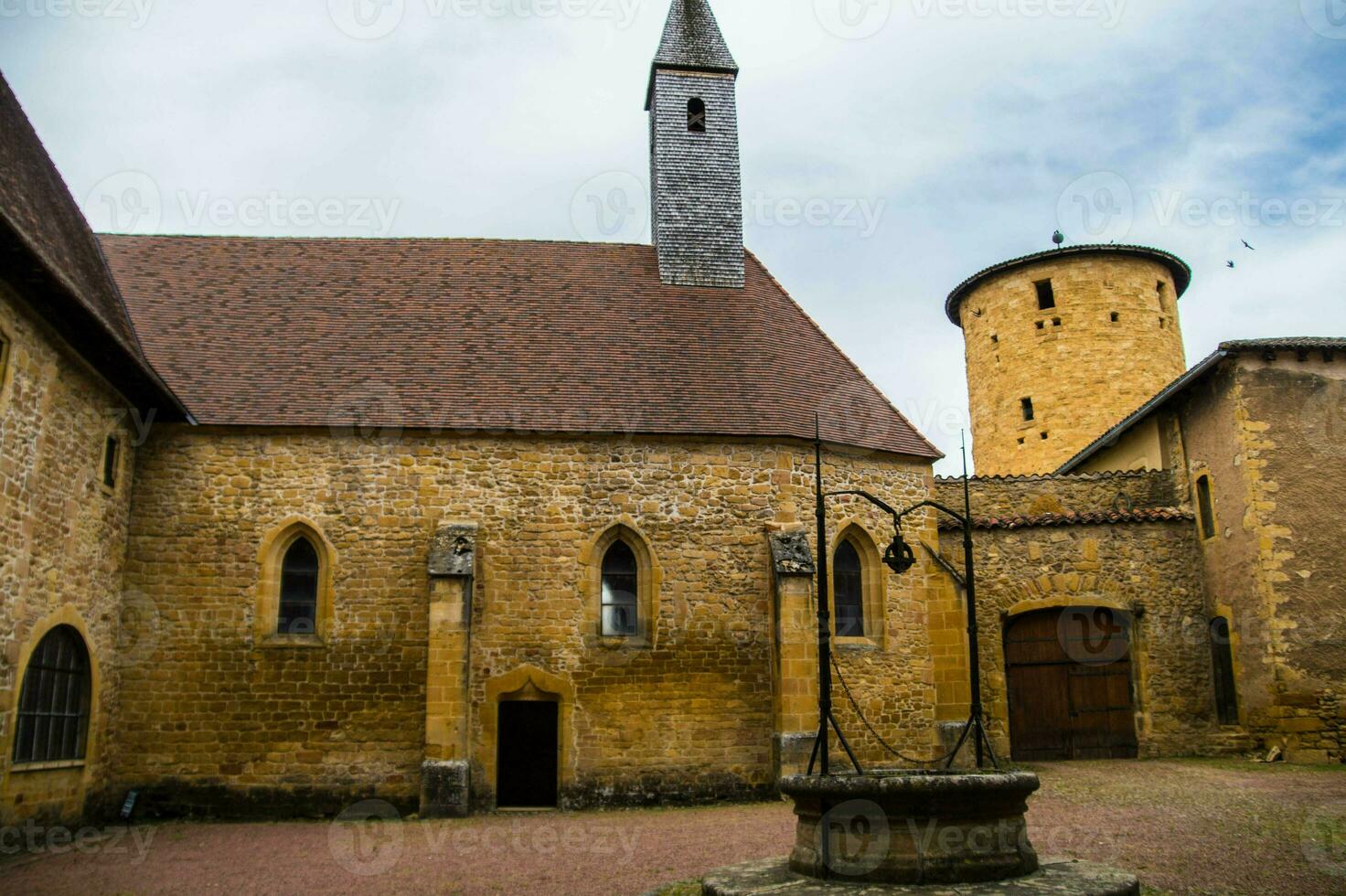 abadía,charlieu, en loira, francia foto