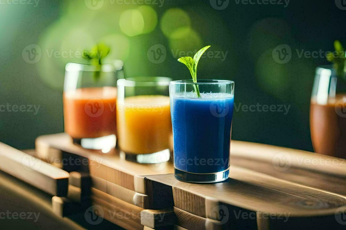 cuatro diferente de colores jugos en un de madera bandeja. generado por ai foto