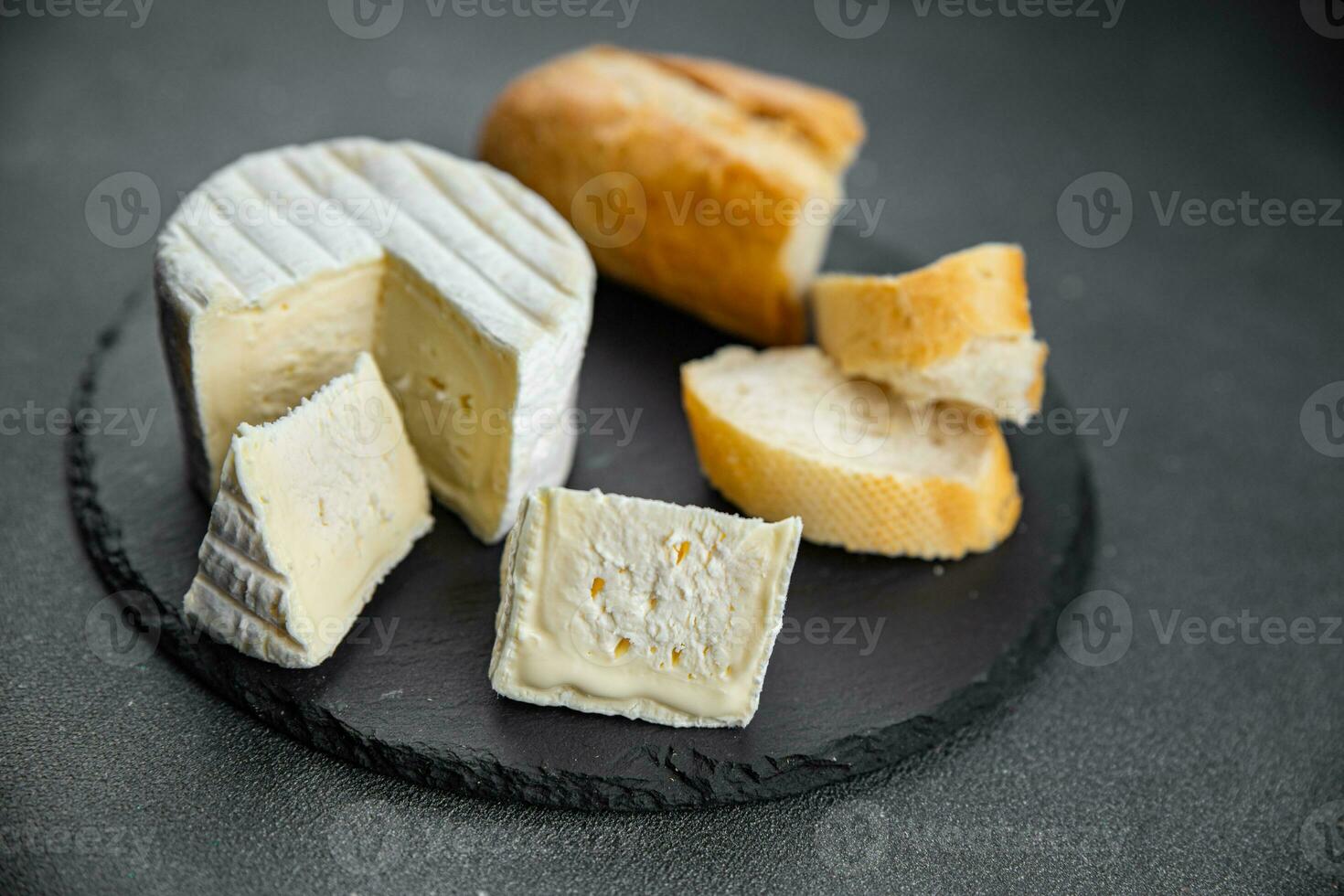 suave queso en blanco molde delicioso cremoso gusto sano comiendo Cocinando aperitivo comida comida bocadillo en el mesa Copiar espacio comida antecedentes rústico parte superior ver foto