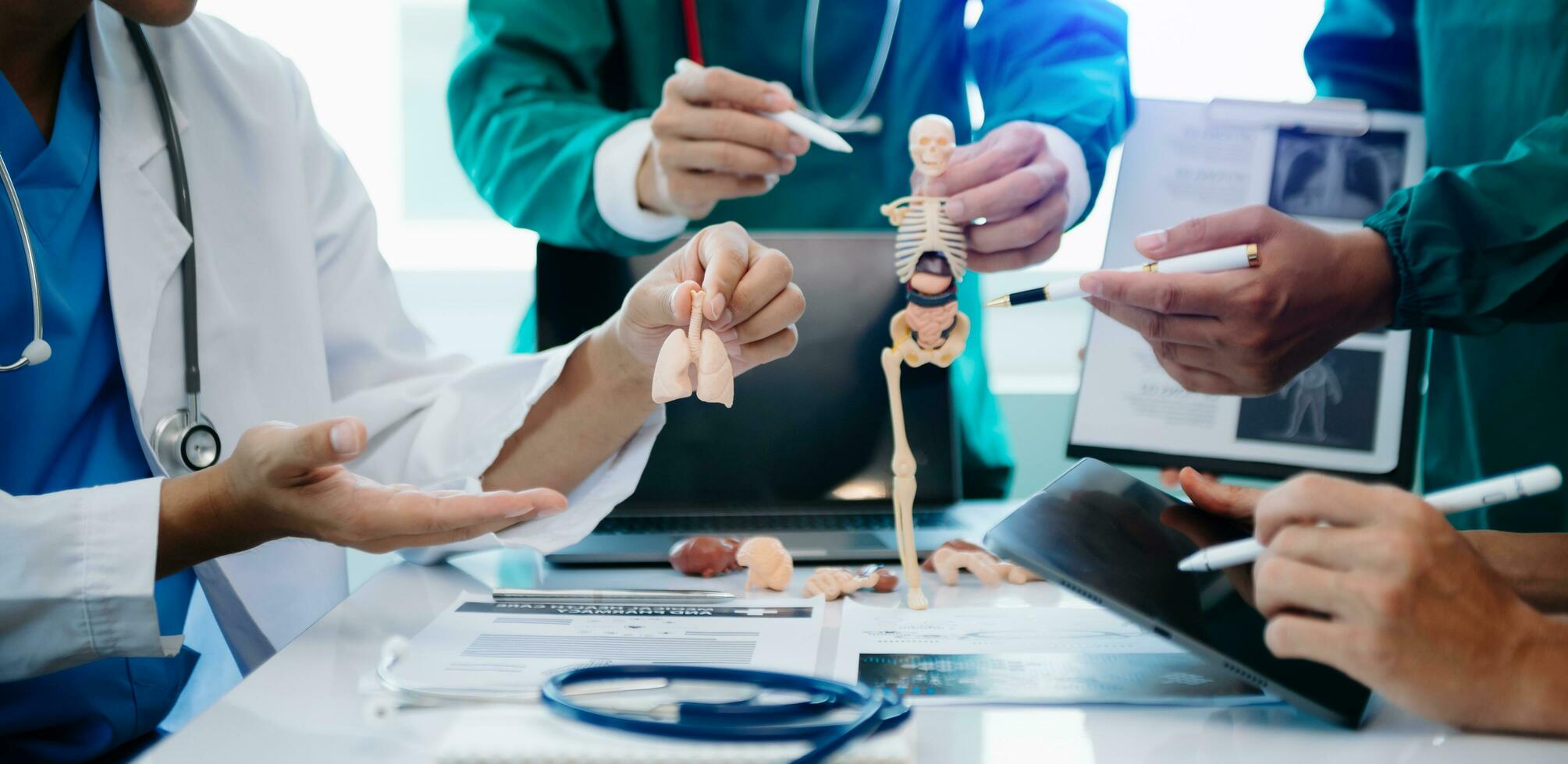 Meeting team of doctor and medical staff Consultation about the treatment of heart disease, pneumonia, gastrointestinal and stomach diseases. and osteoporosis photo