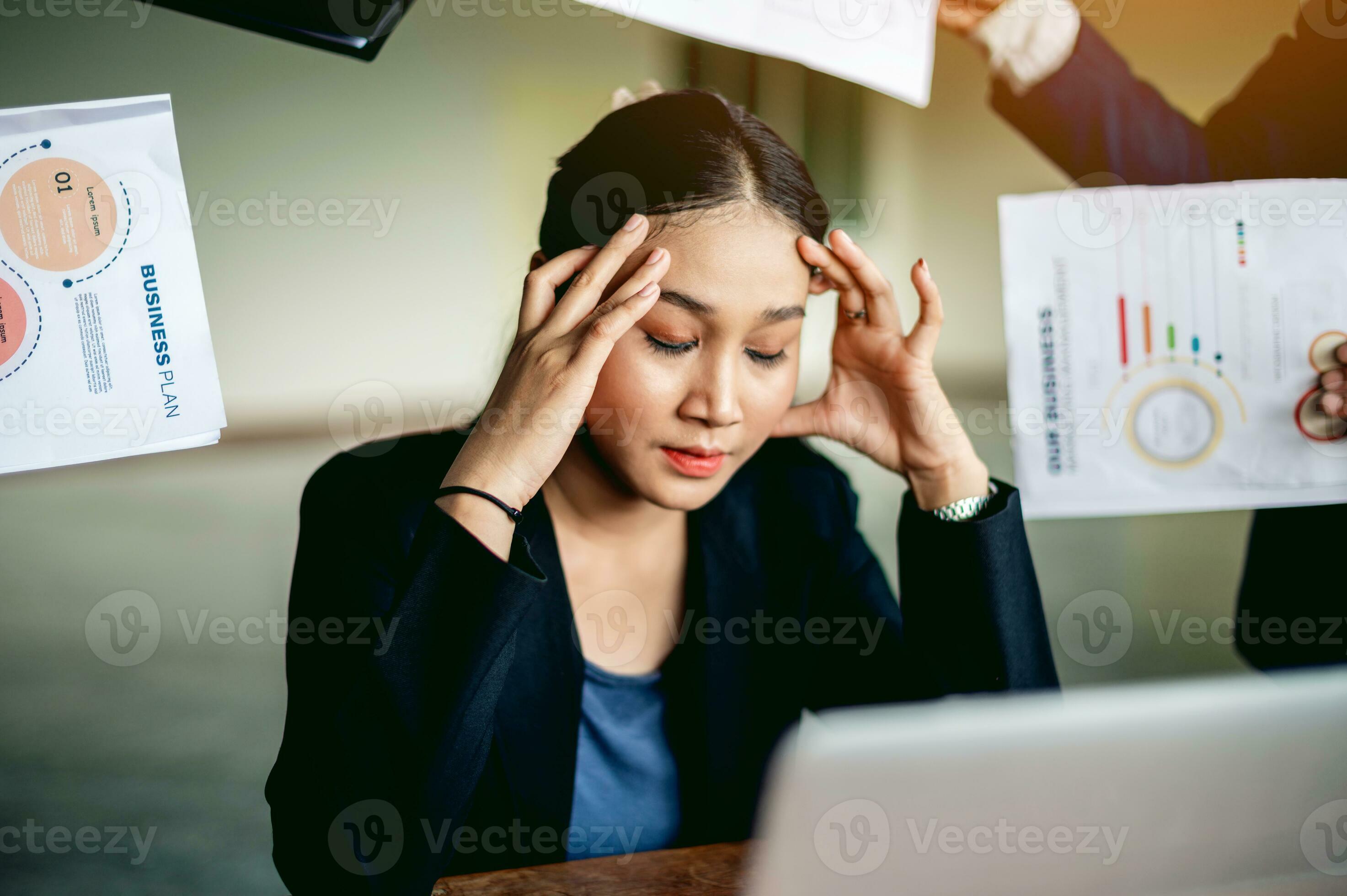 Signs That Your Job Is Too Stressful Emotional stress, overwork, stress from work, too much work work