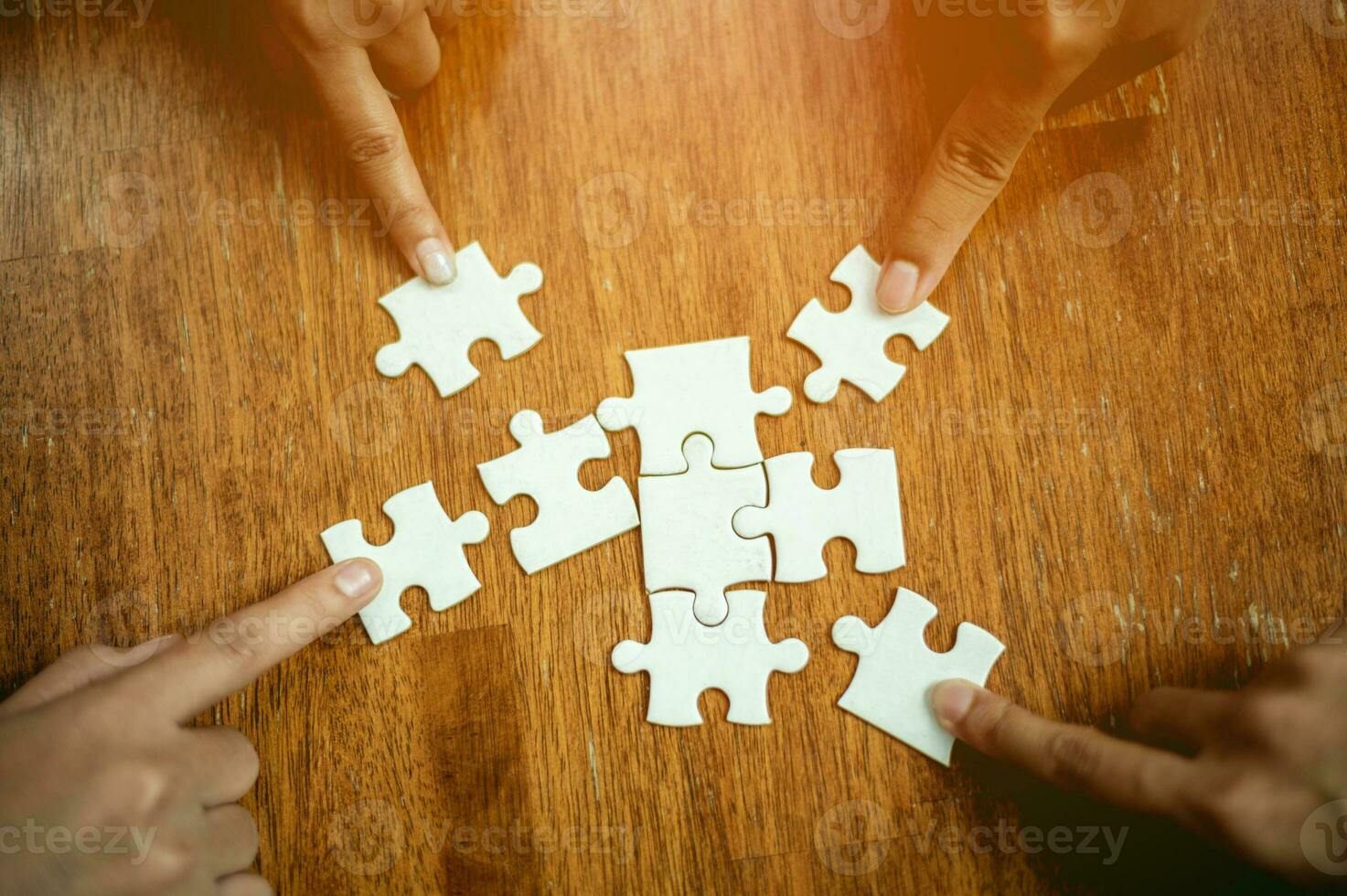 Jigsaw combines the energy of teamwork. The importance of working as a team Join groups to work and complete successful errands. Pieces Keywords in Great Teamwork photo