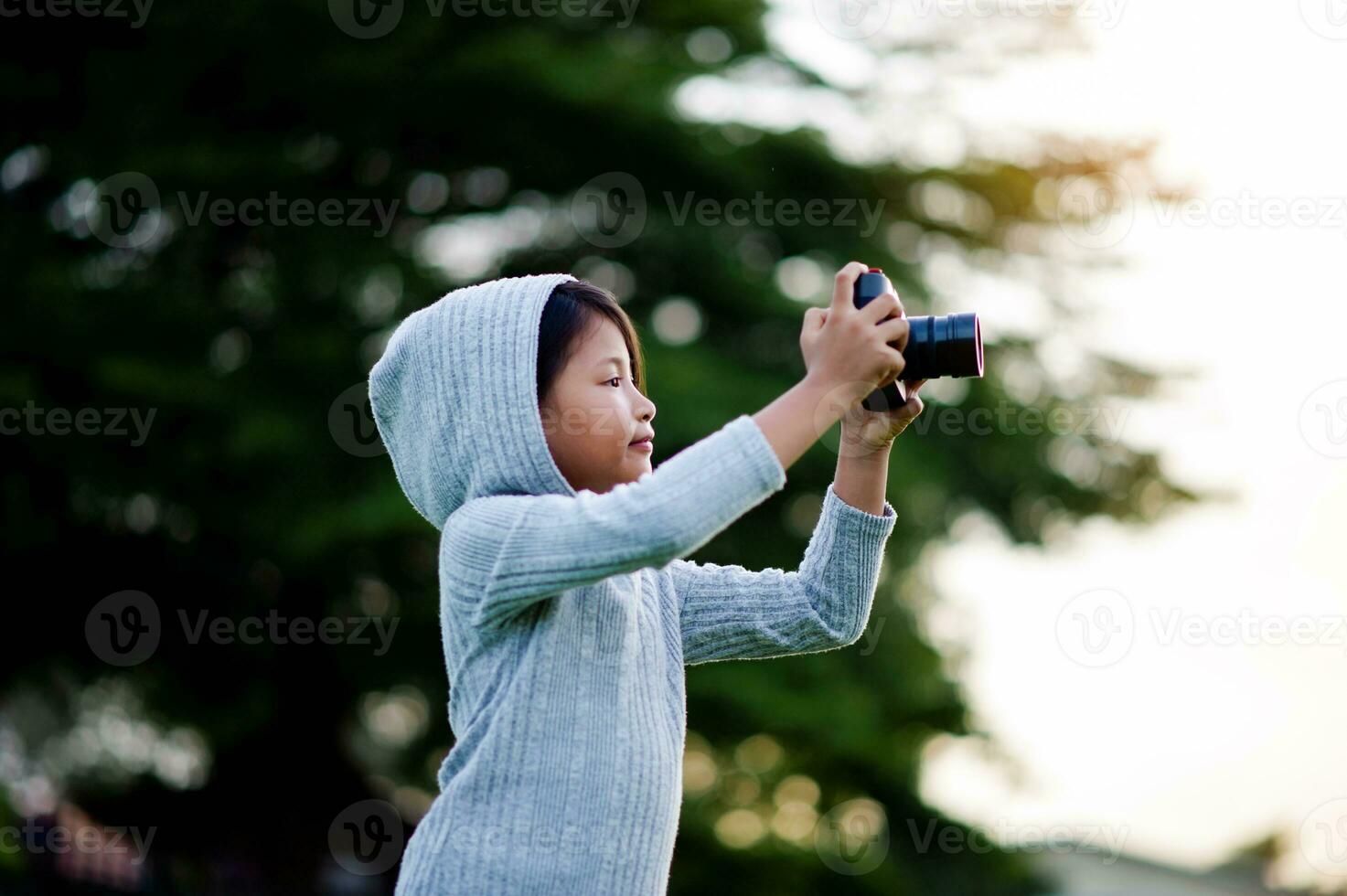 Niña con cámara de fotografía foto de Stock