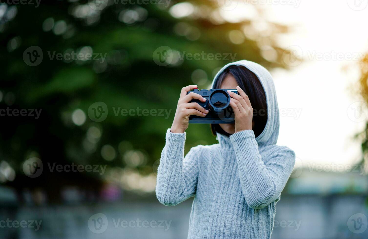 Niña con cámara de fotografía foto de Stock