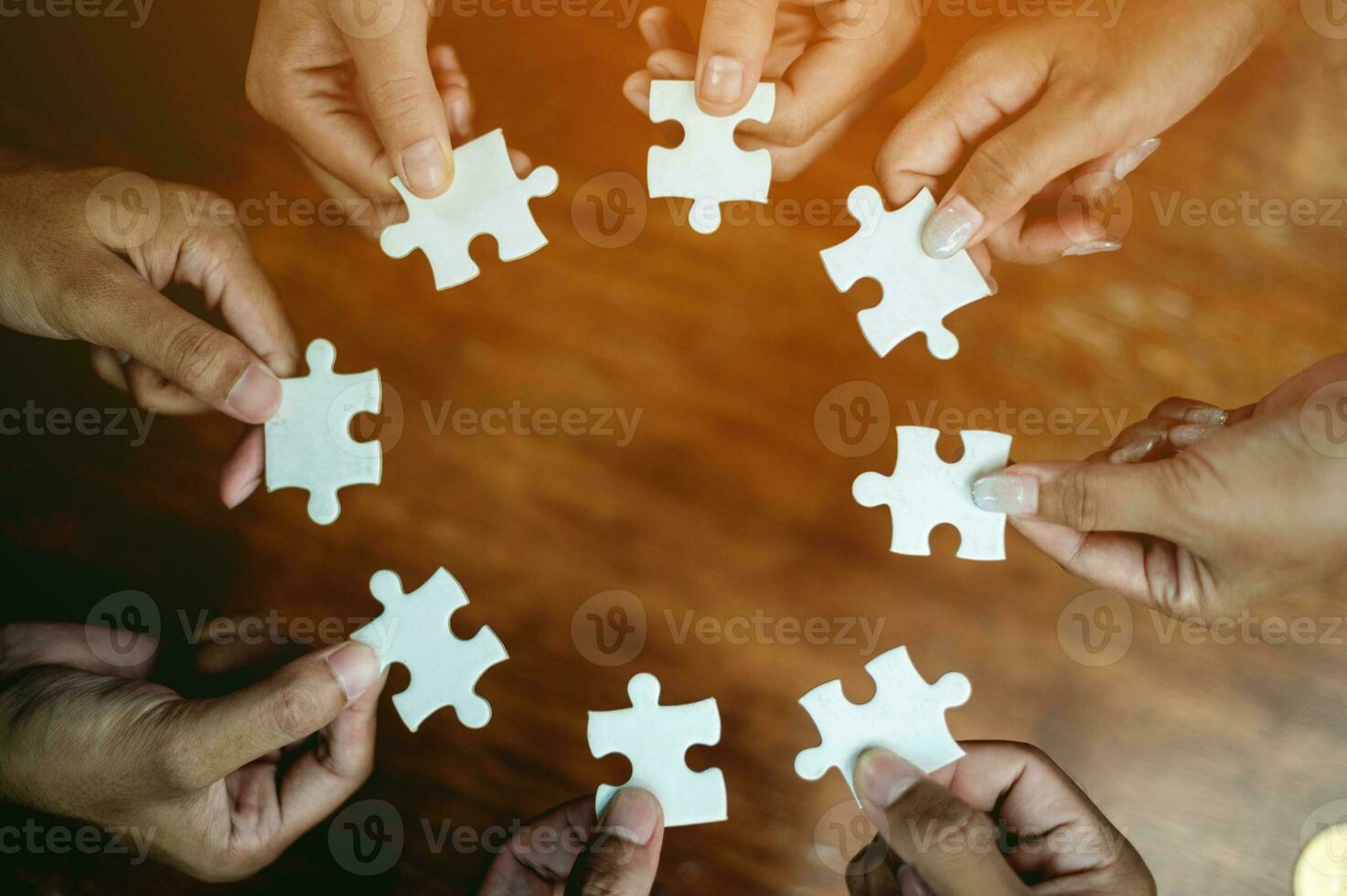 Jigsaw combines the energy of teamwork. The importance of working as a team Join groups to work and complete successful errands. Pieces Keywords in Great Teamwork photo