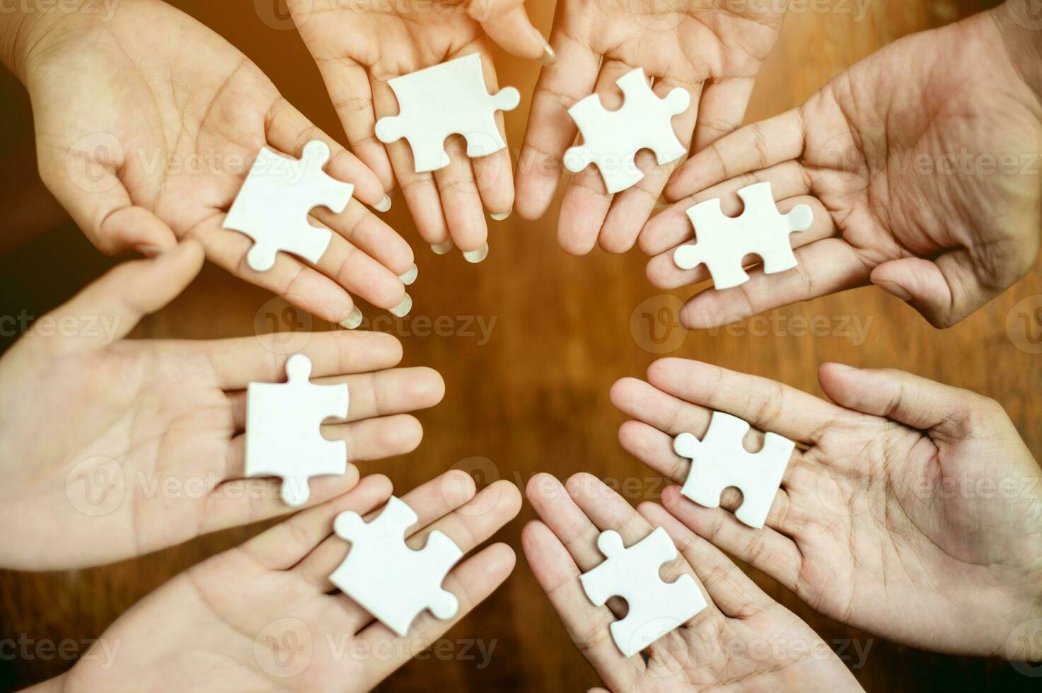 Jigsaw combines the energy of teamwork. The importance of working as a team Join groups to work and complete successful errands. Pieces Keywords in Great Teamwork photo