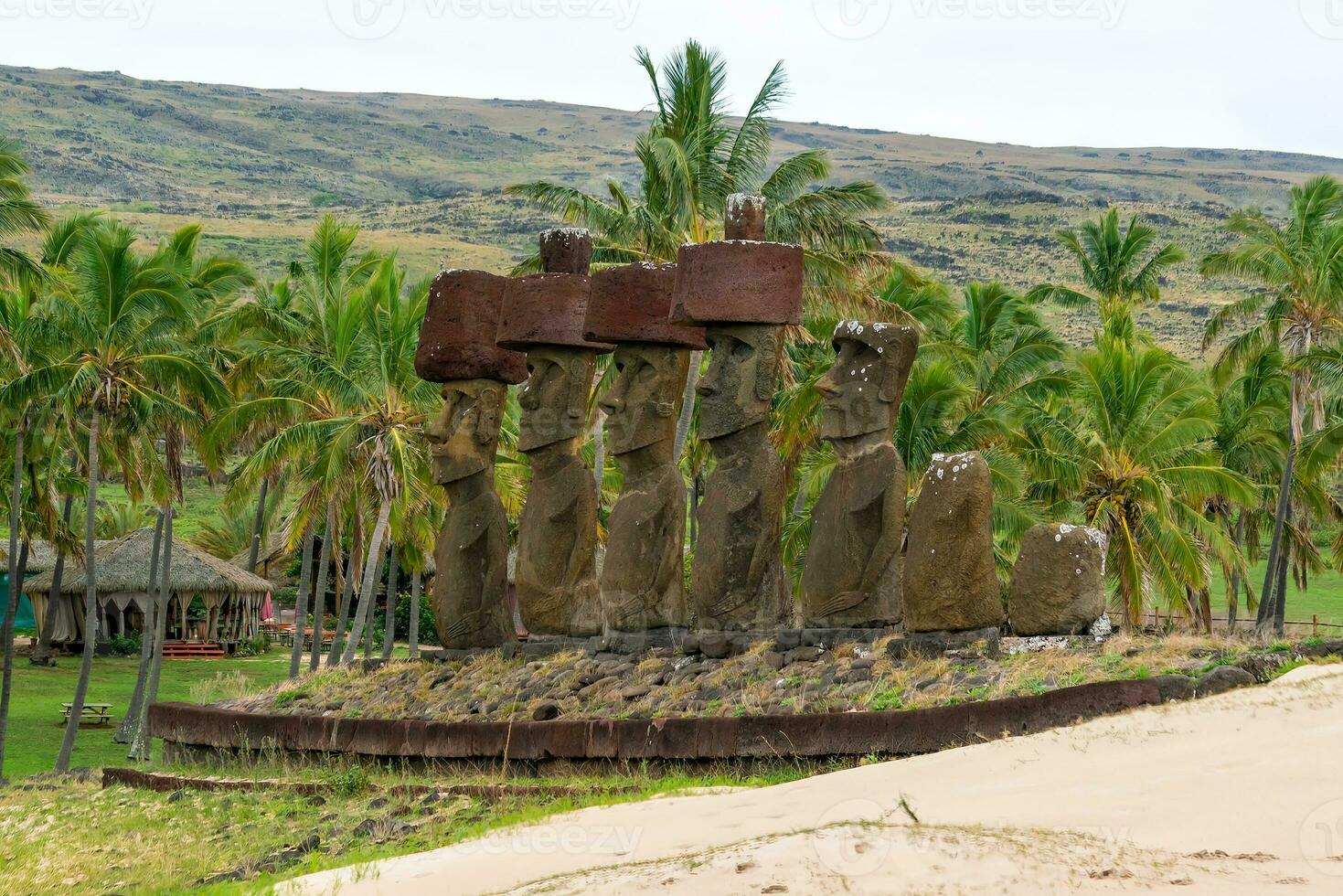 el antiguo moai en Pascua de Resurrección isla de Chile foto