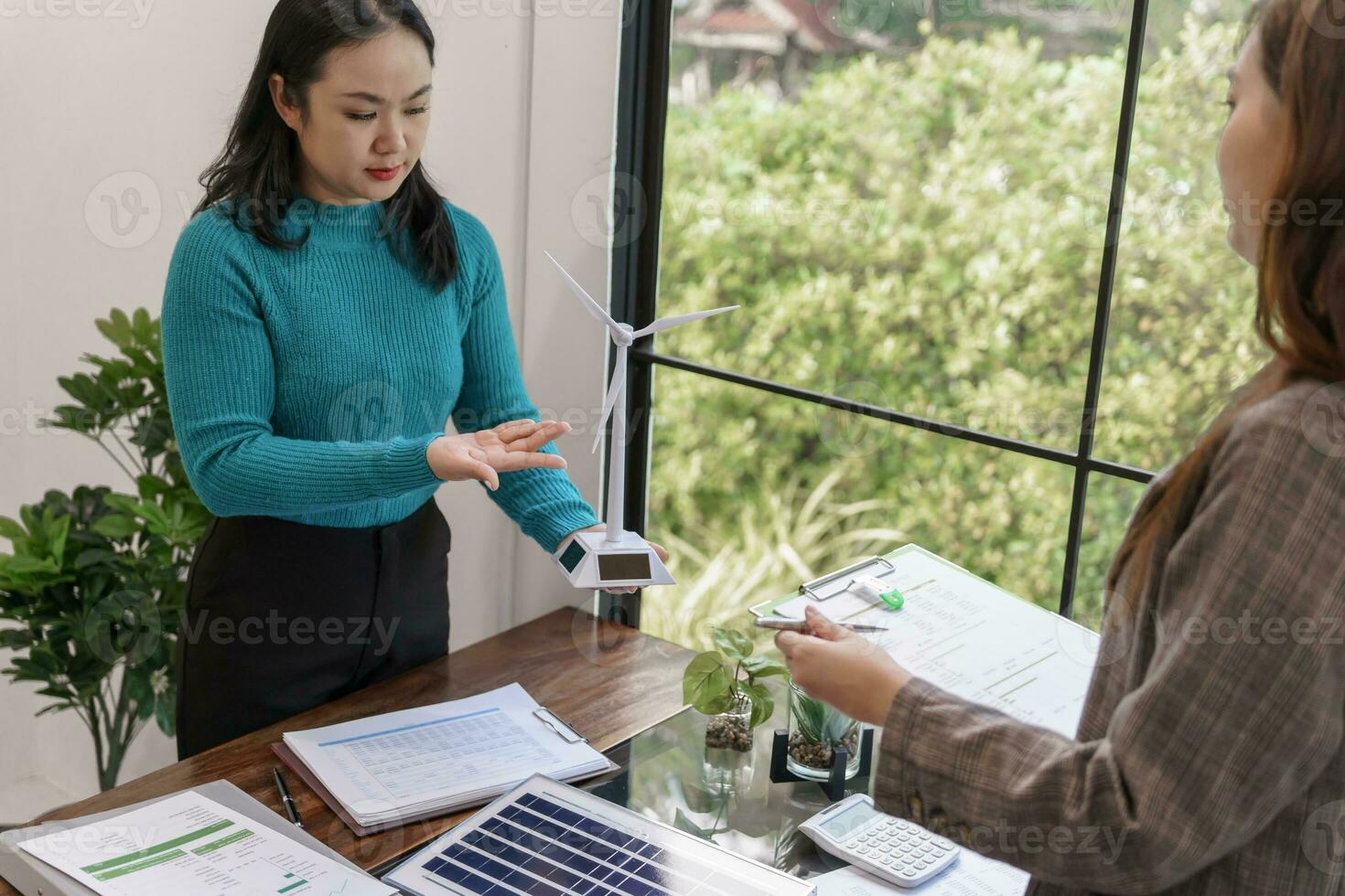 Solar panels green energy Business people working in green eco friendly office business meeting creative ideas for business eco friendly professional teaching corporate people sustainable electricity photo