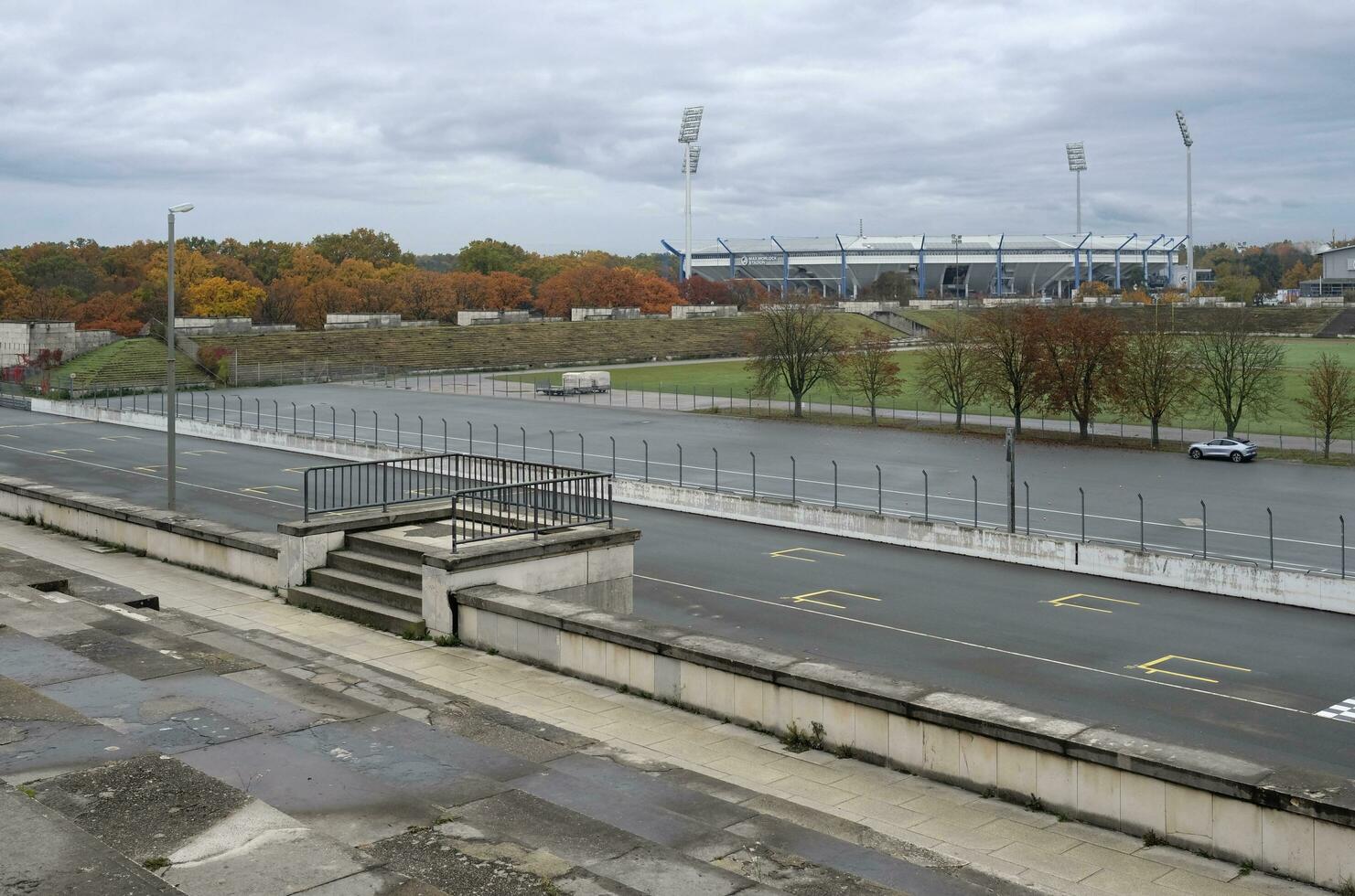 Núremberg, Alemania - nov 12, 2023 - escalera líder abajo a el altavoz etapa de el tribuna zepelín en Núremberg, Alemania foto