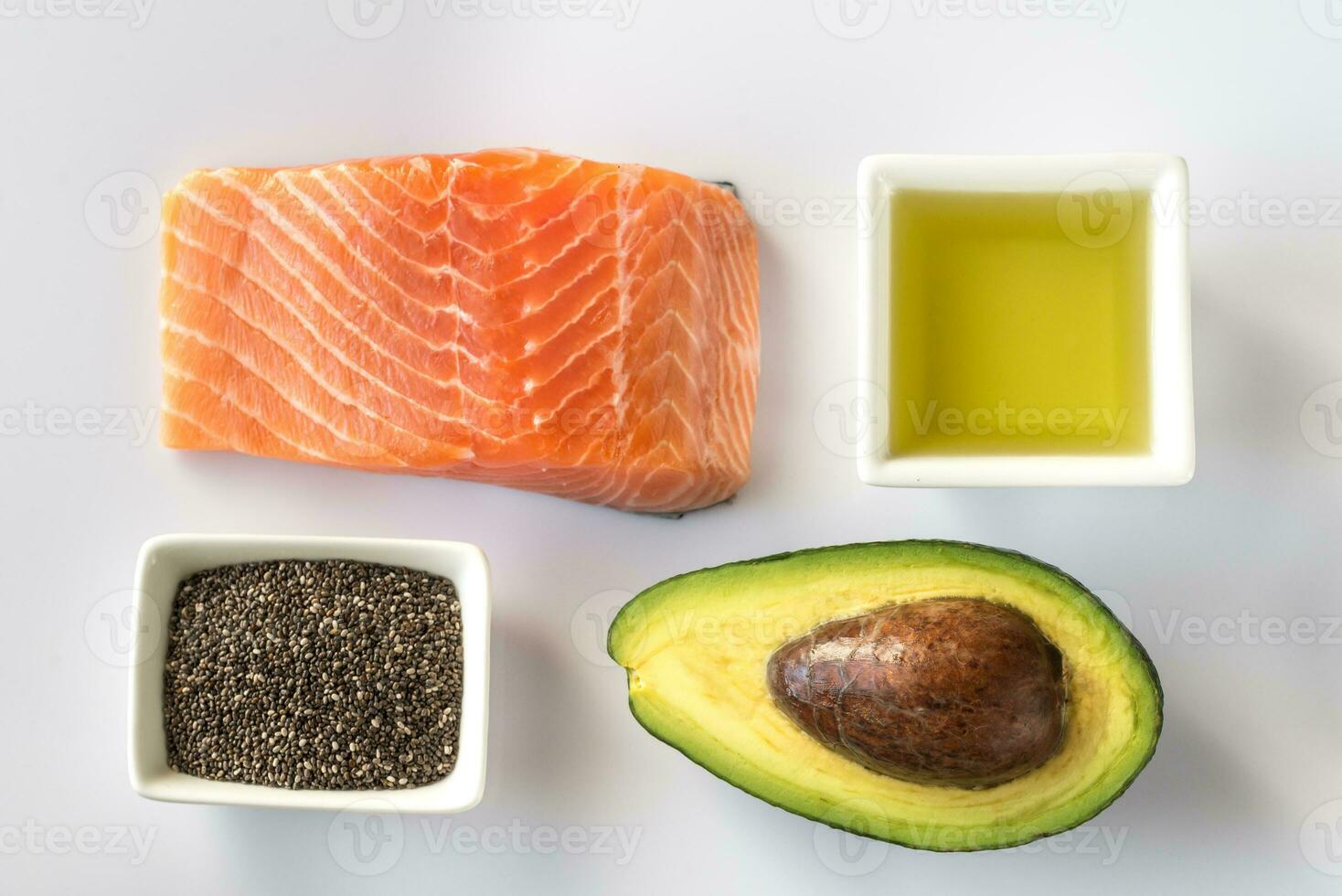 Omega 3 productos en el blanco antecedentes foto