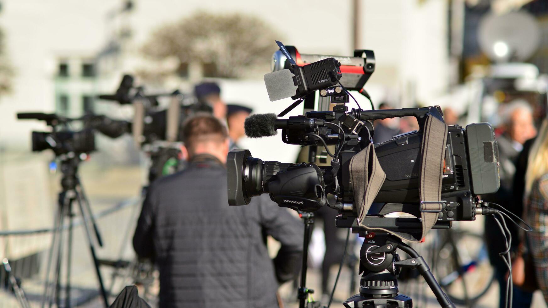 Warsaw, Poland. 24 October 2023. Group of professional journalists and reporters with video and photo camera do reportage and live stream. The presidential palace.