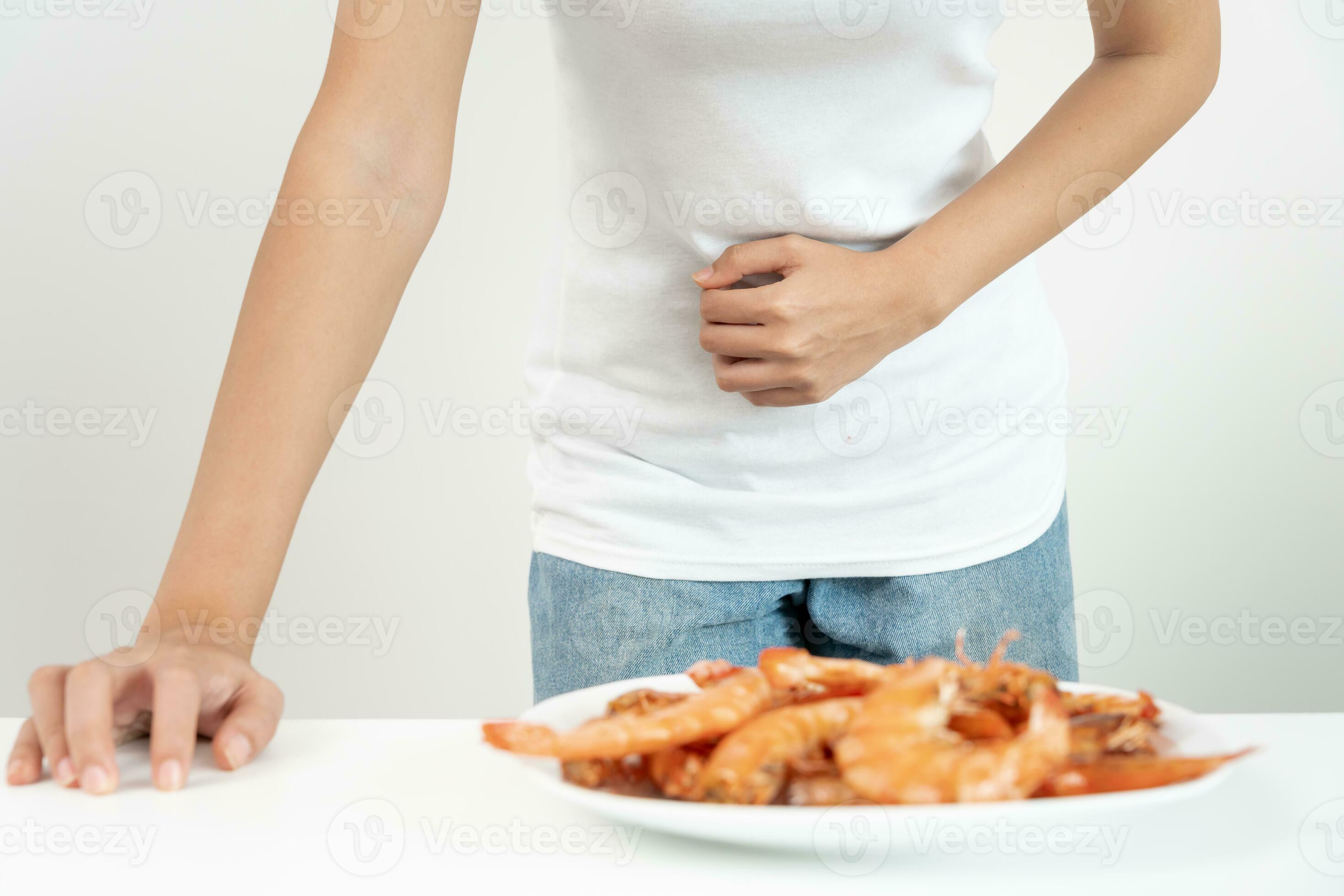 food allergies, women have reactions itching and redness after eating