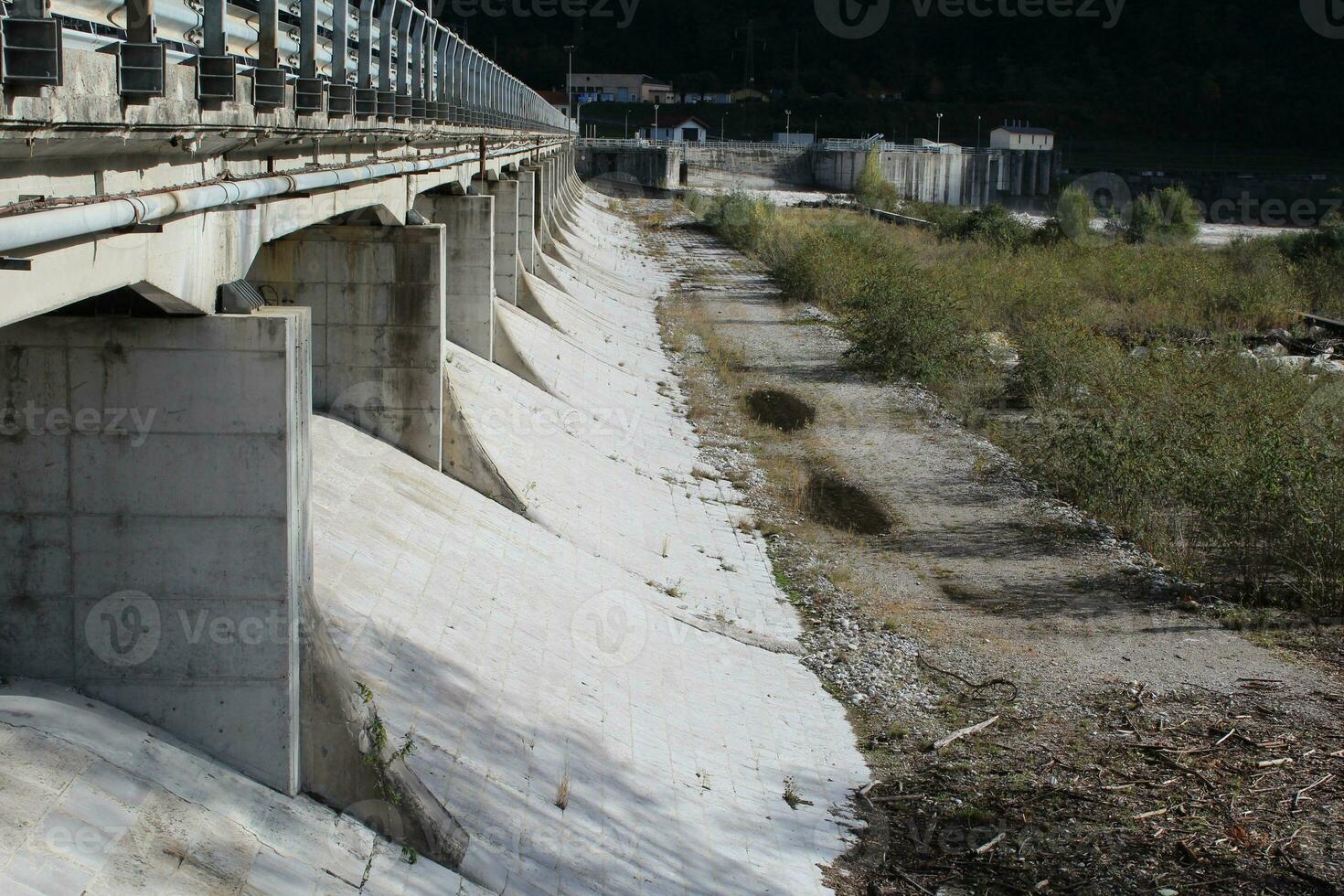 agua drenaje desde hidroeléctrico represa. foto