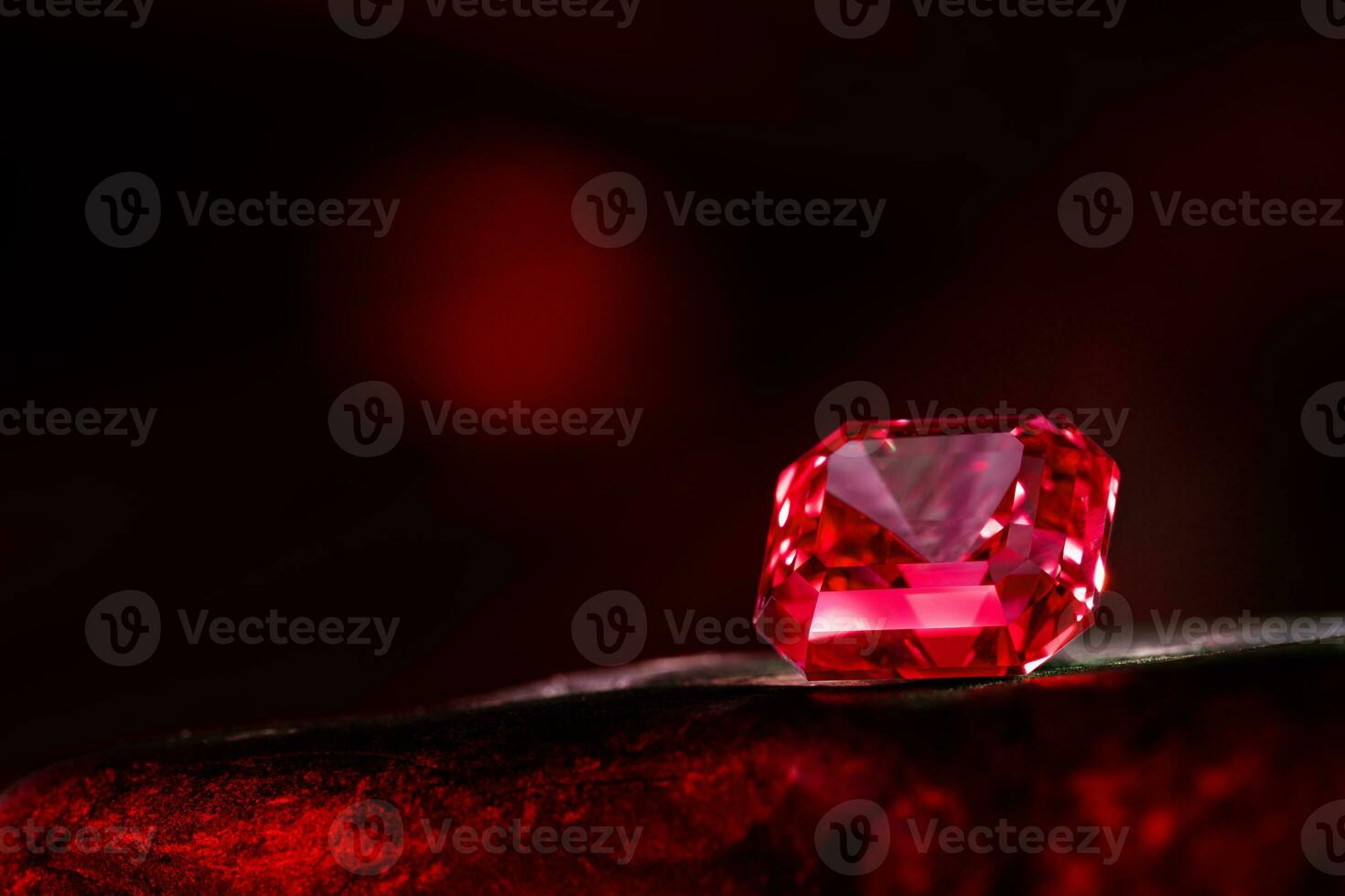 precioso rojo zafiro rubí piedra preciosa foto