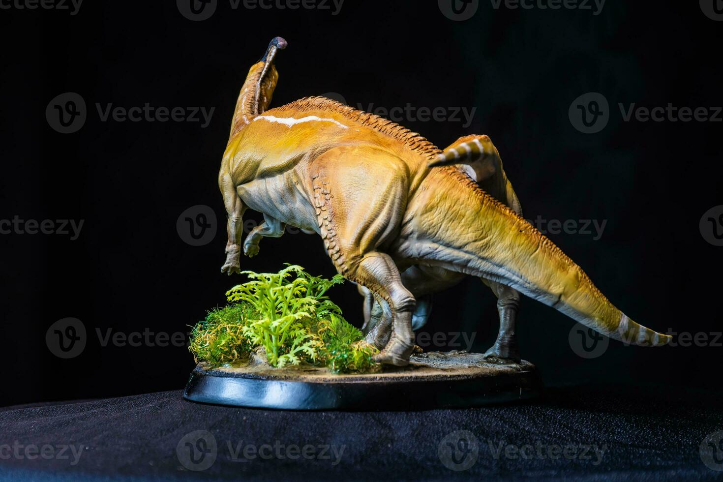 parasaurolophus dinosaurio en el oscuro foto