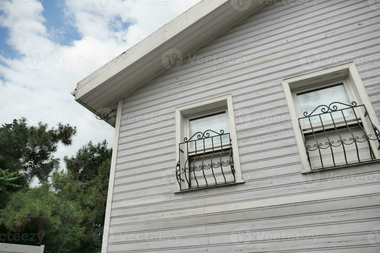 establish shot of a white color old wooden house photo