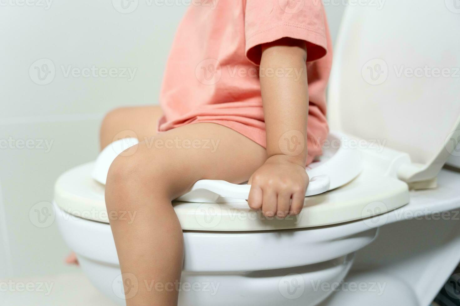 child going to the toilet, constipation in children, dyspepsia, abdominal pain, crying, defecating, straining, urinary incontinence, blood in the stool, bowel problems, ulcerative colitis, diarrhea photo