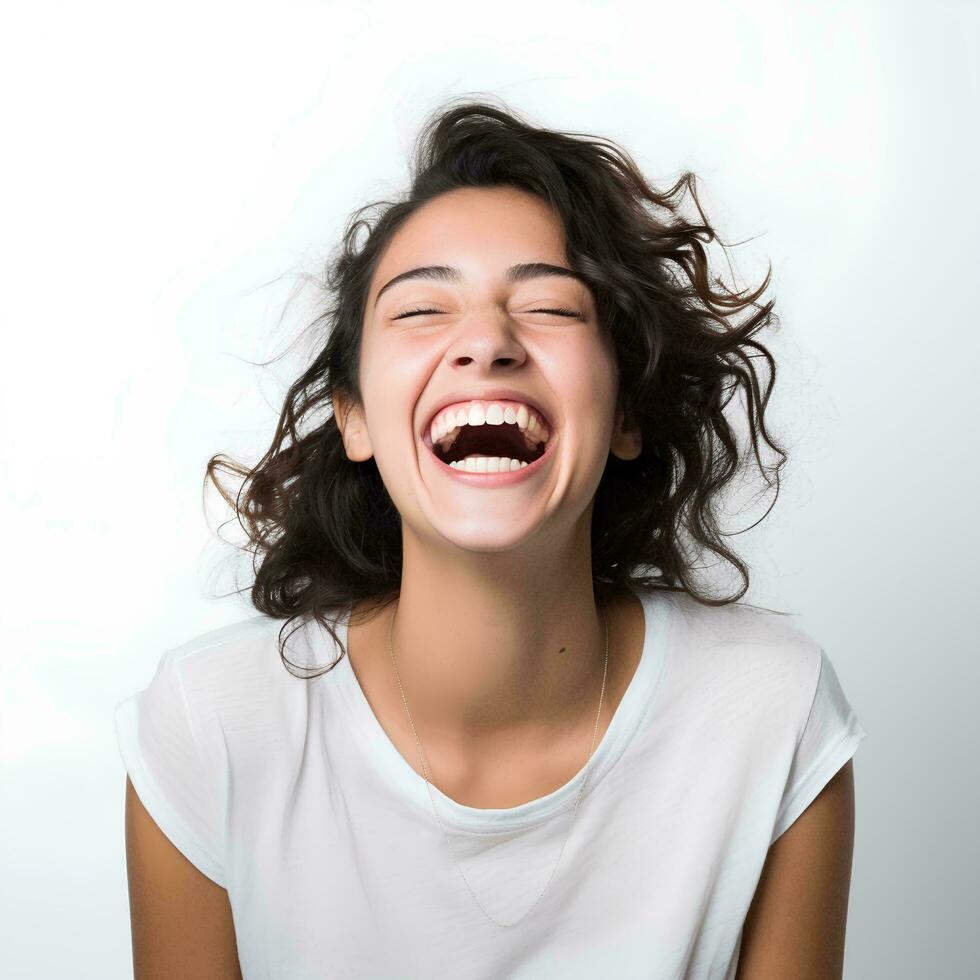 contento riendo joven mujer en aislado blanco fondo, ai generativo foto