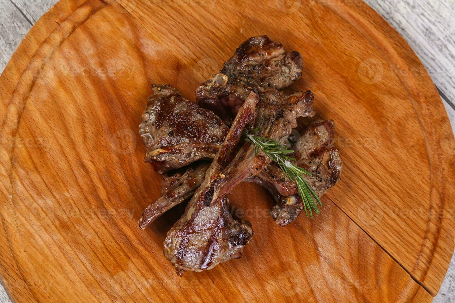 Grilled lamb with rosemary photo