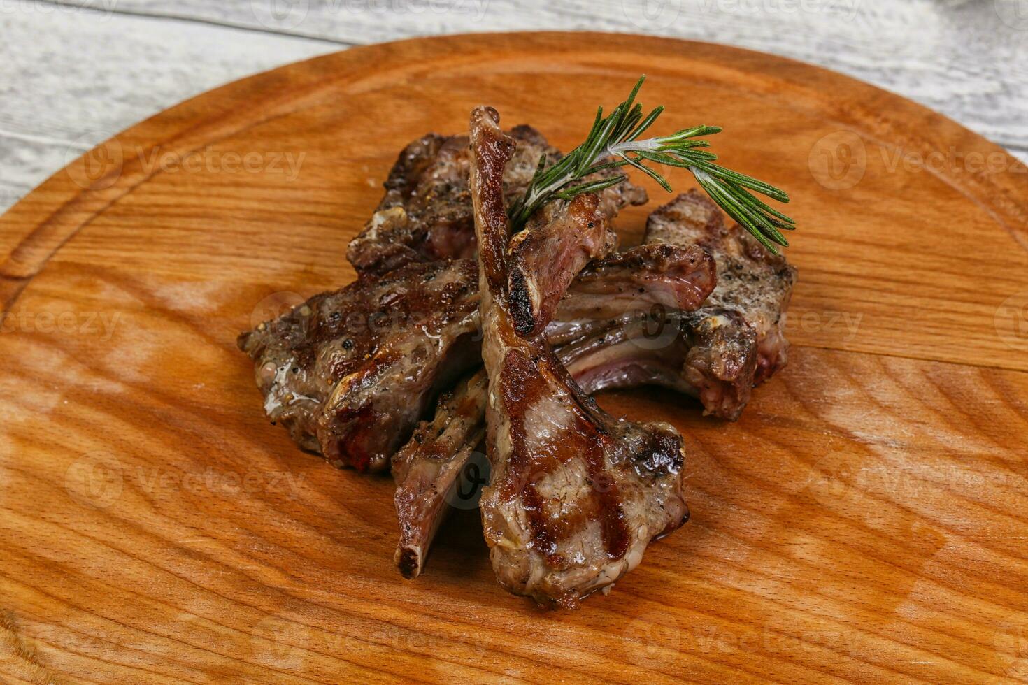 Grilled lamb with rosemary photo