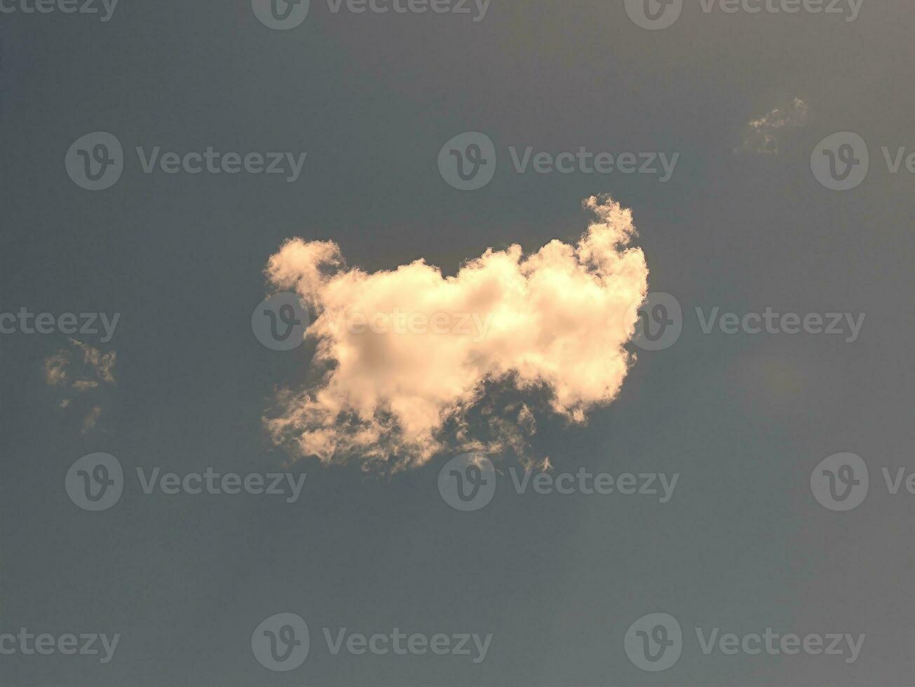 Single cloud in the sky, cloud shape photo